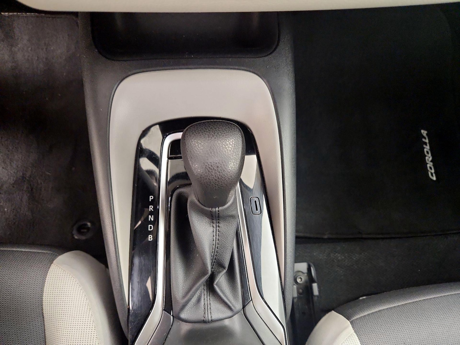 2025 Toyota Corolla LE - Photo 18