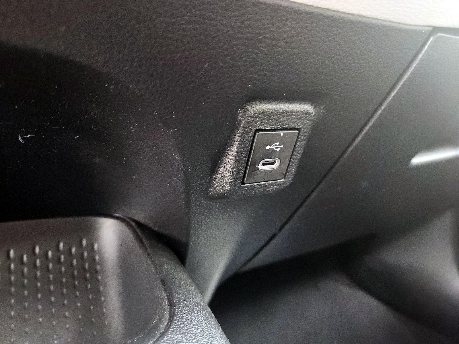2025 Toyota Corolla LE - Photo 19