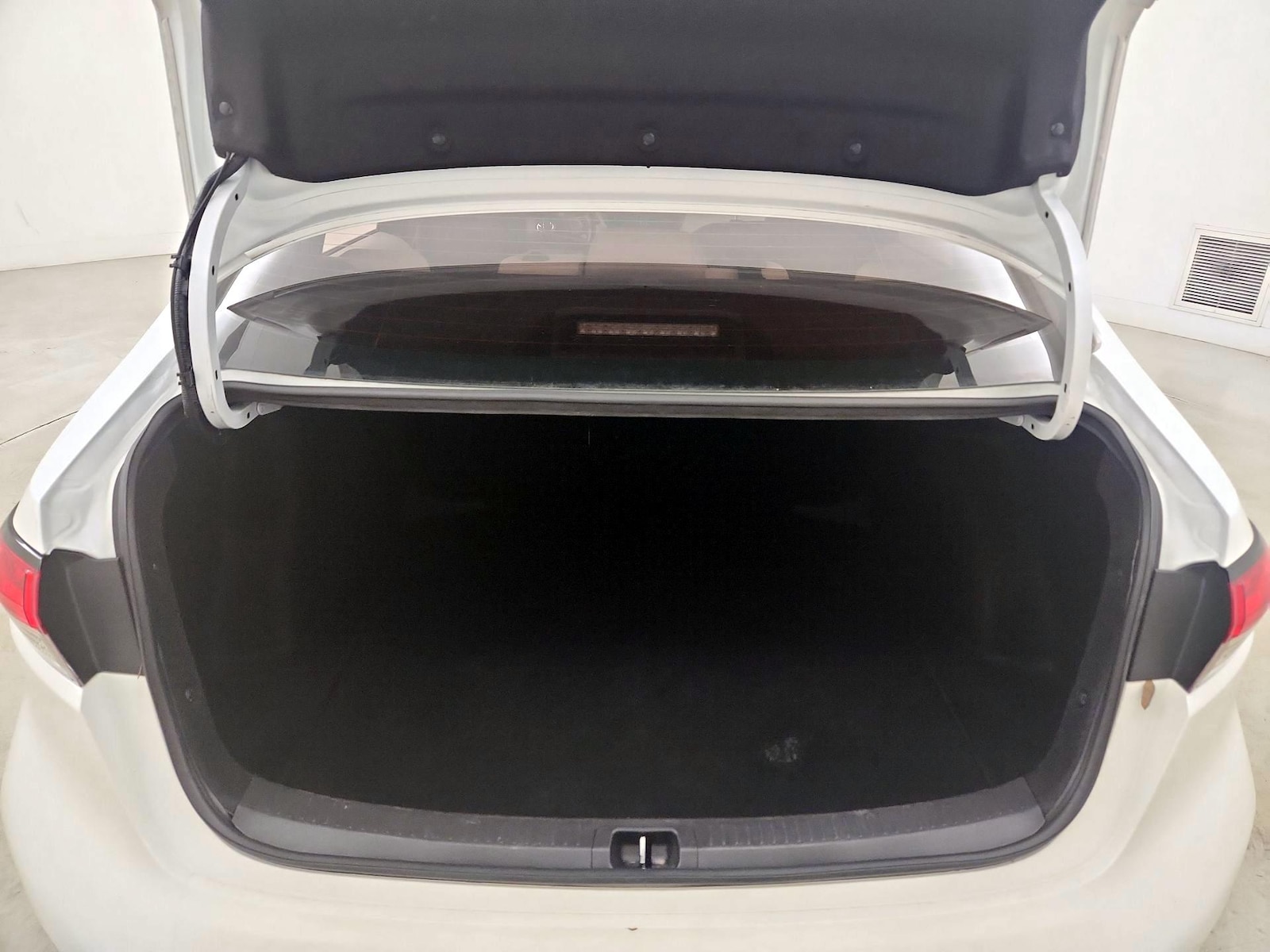 2025 Toyota Corolla LE - Photo 20