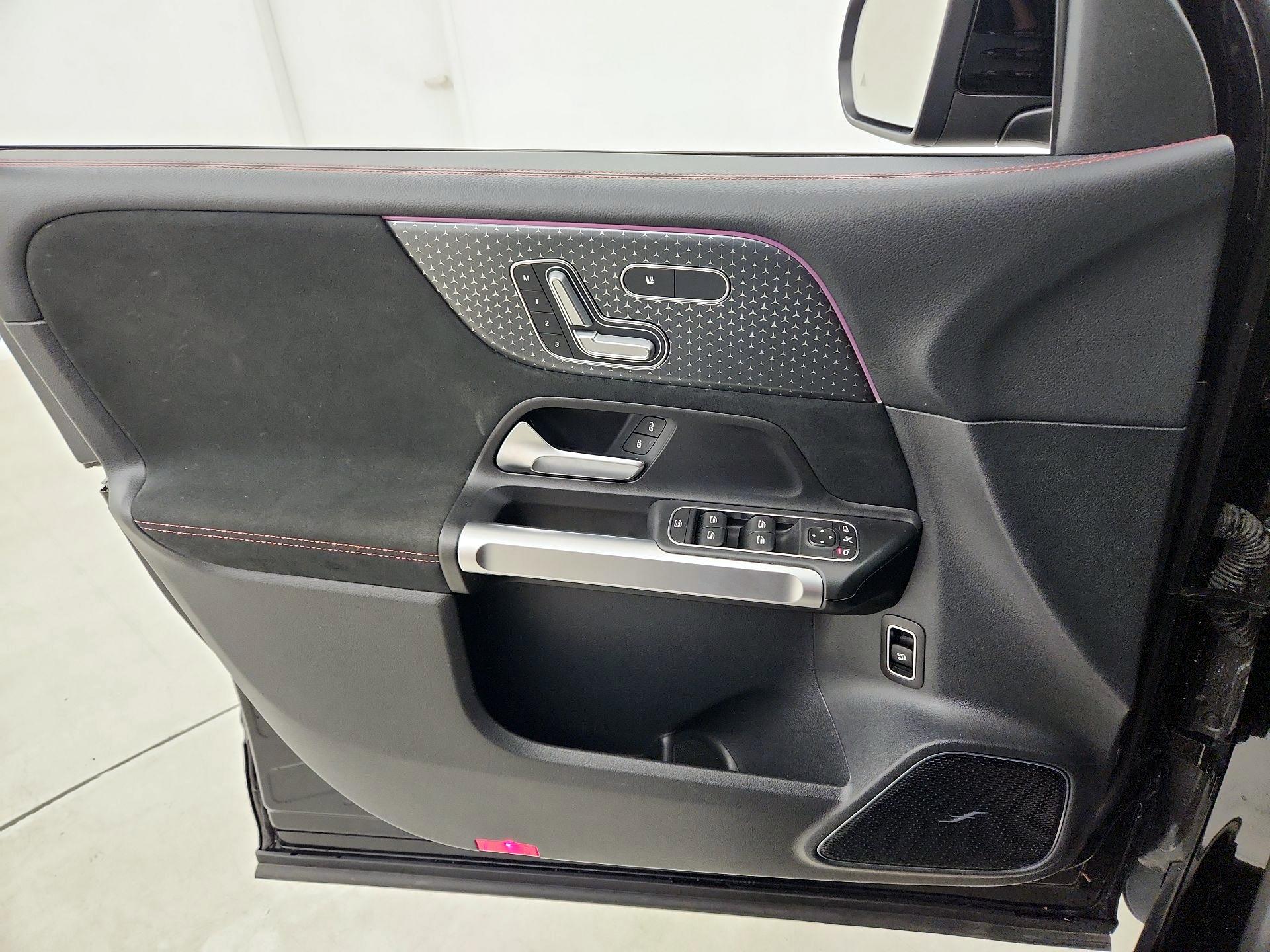 Thumbnail: 2024 Mercedes-Benz GLB - 12
