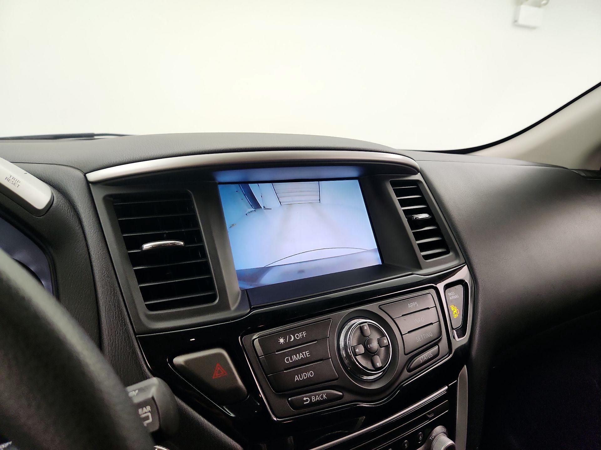 Thumbnail: 2020 Nissan Pathfinder - 14