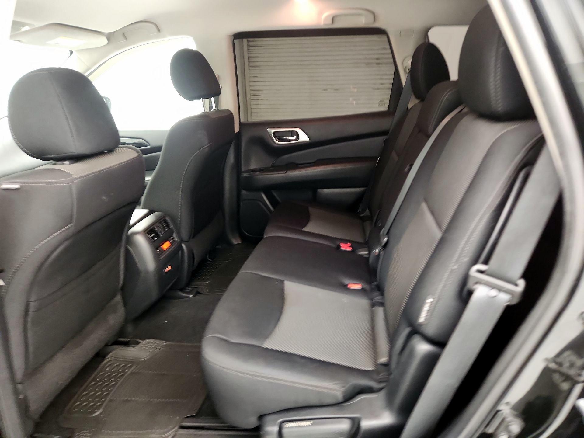 Thumbnail: 2020 Nissan Pathfinder - 19