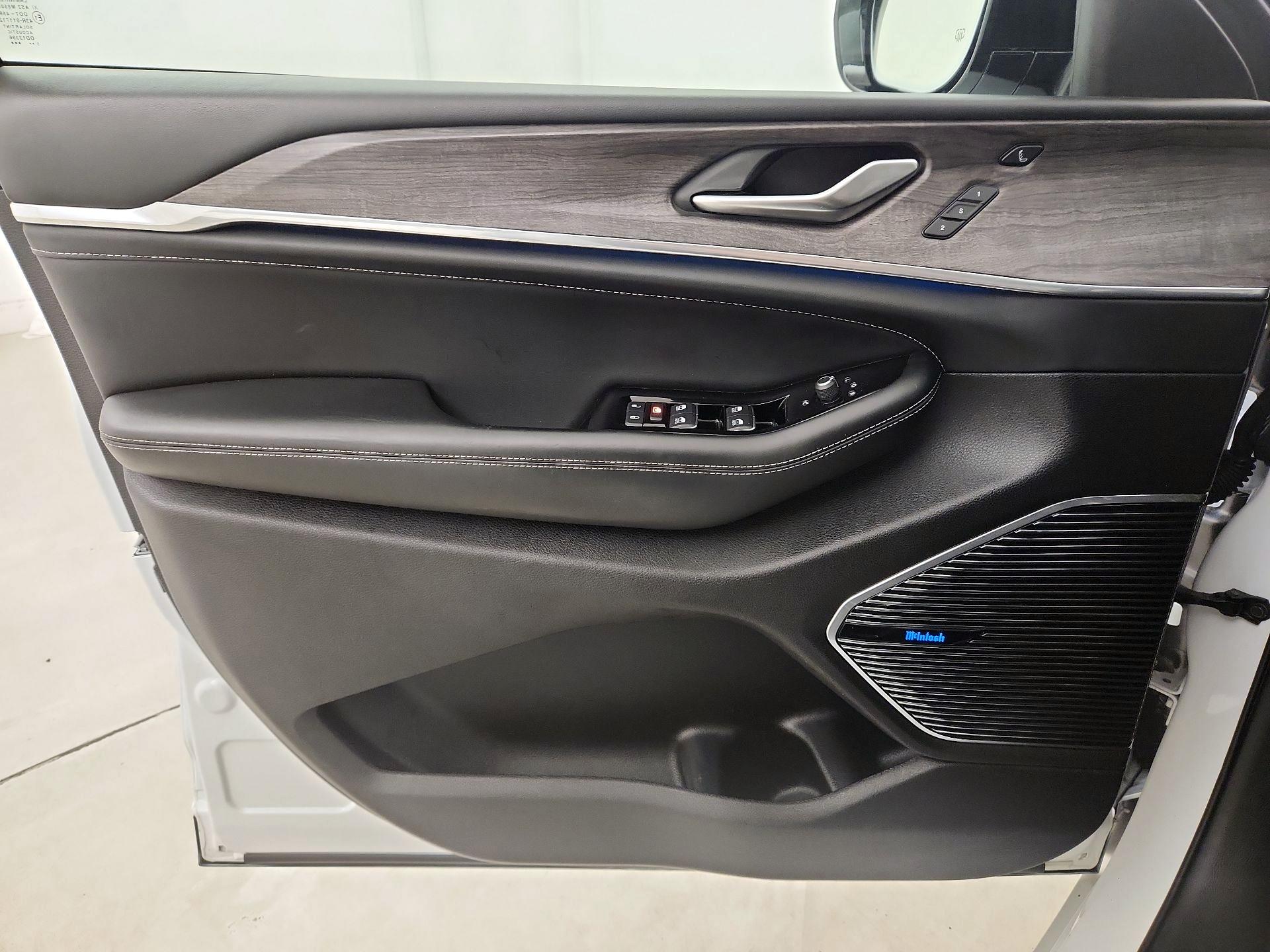 Thumbnail: 2023 Jeep Grand Cherokee - 12