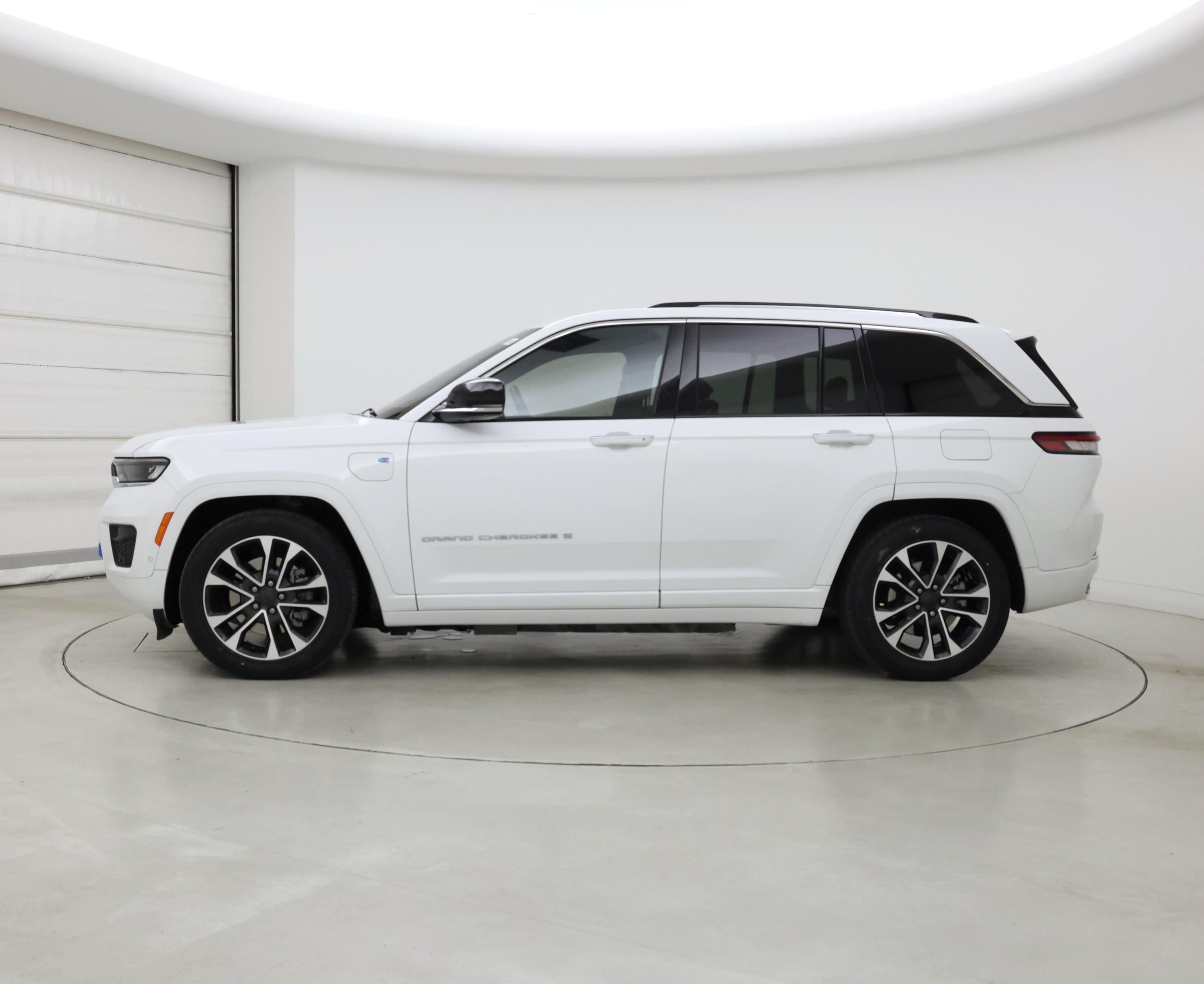 Thumbnail: 2023 Jeep Grand Cherokee - 3