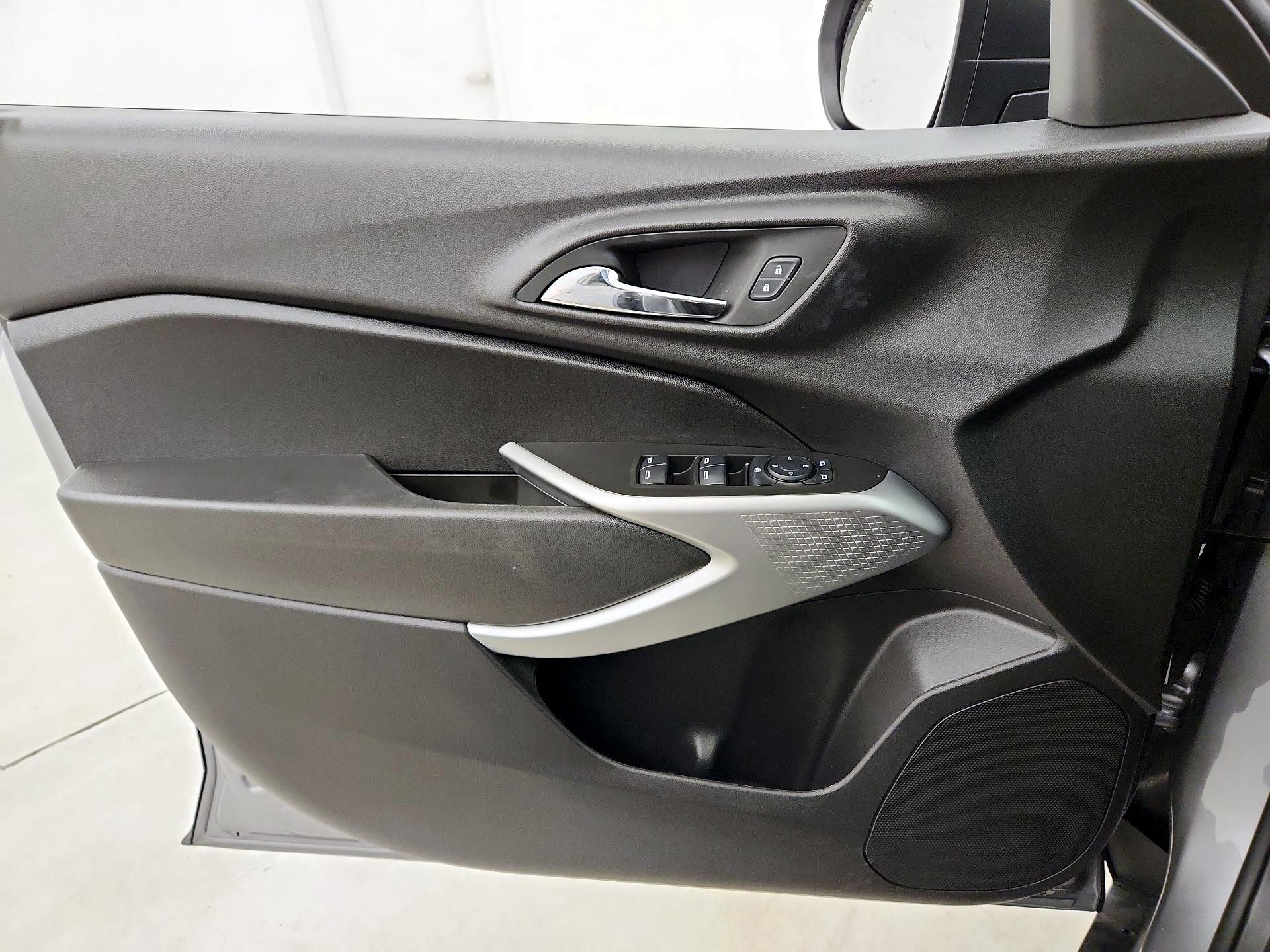 Thumbnail: 2025 Chevrolet Trax - 12