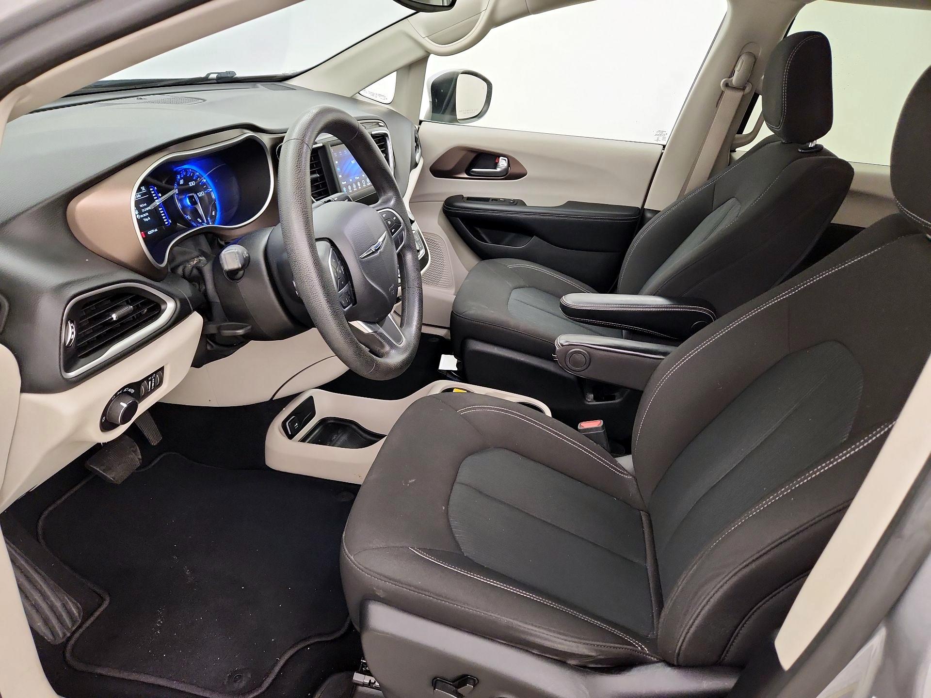 Thumbnail: 2021 Chrysler Voyager - 11