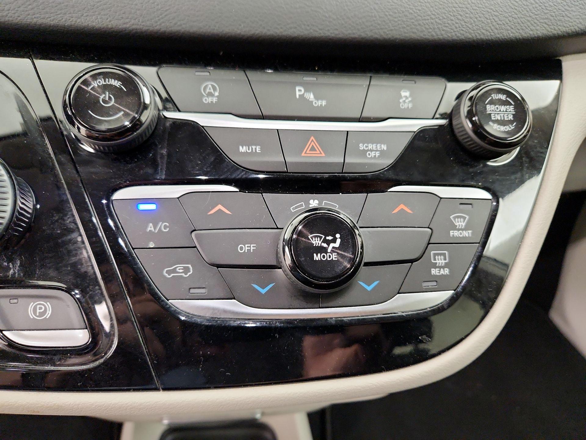 Thumbnail: 2021 Chrysler Voyager - 16