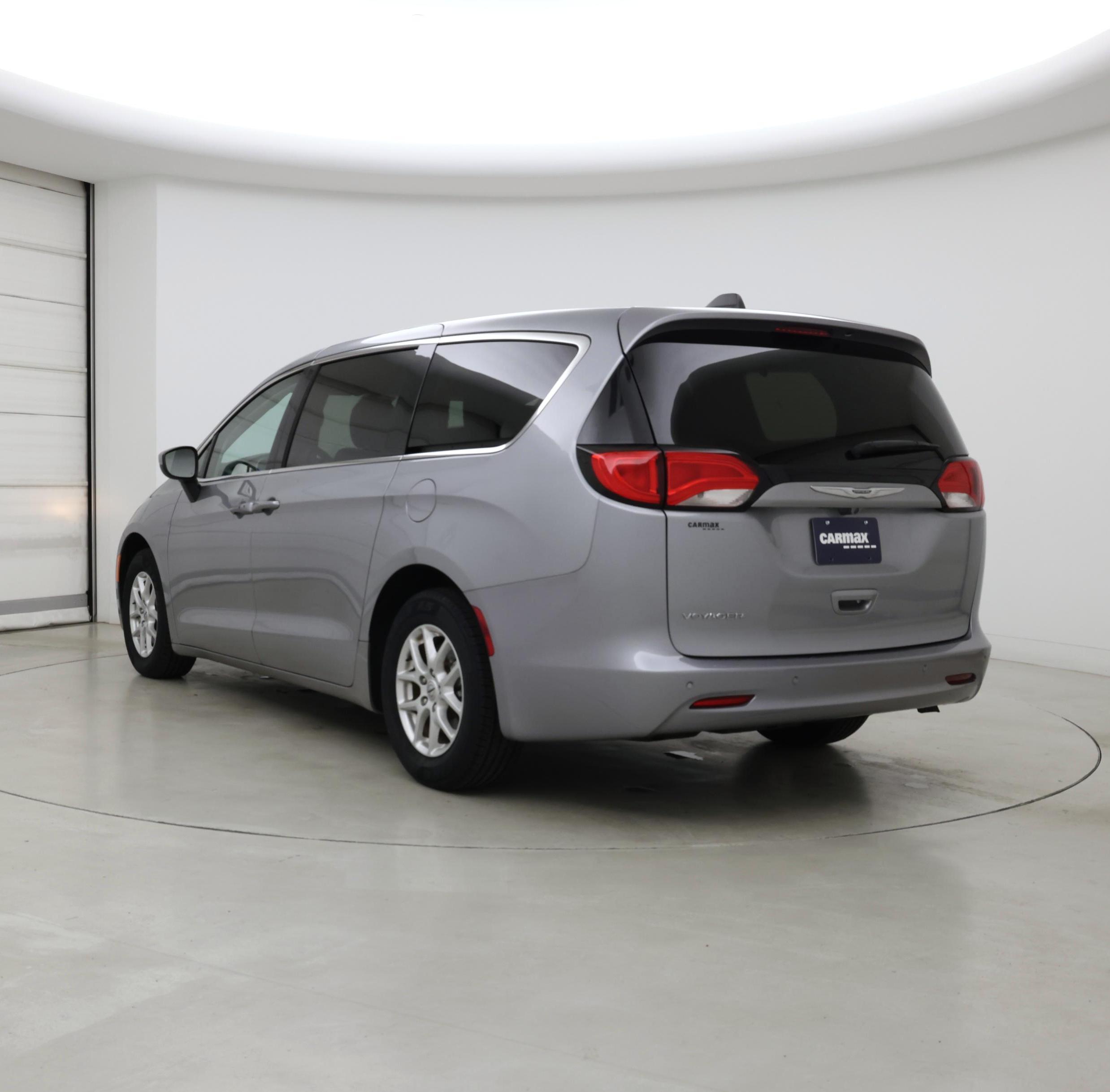Thumbnail: 2021 Chrysler Voyager - 2