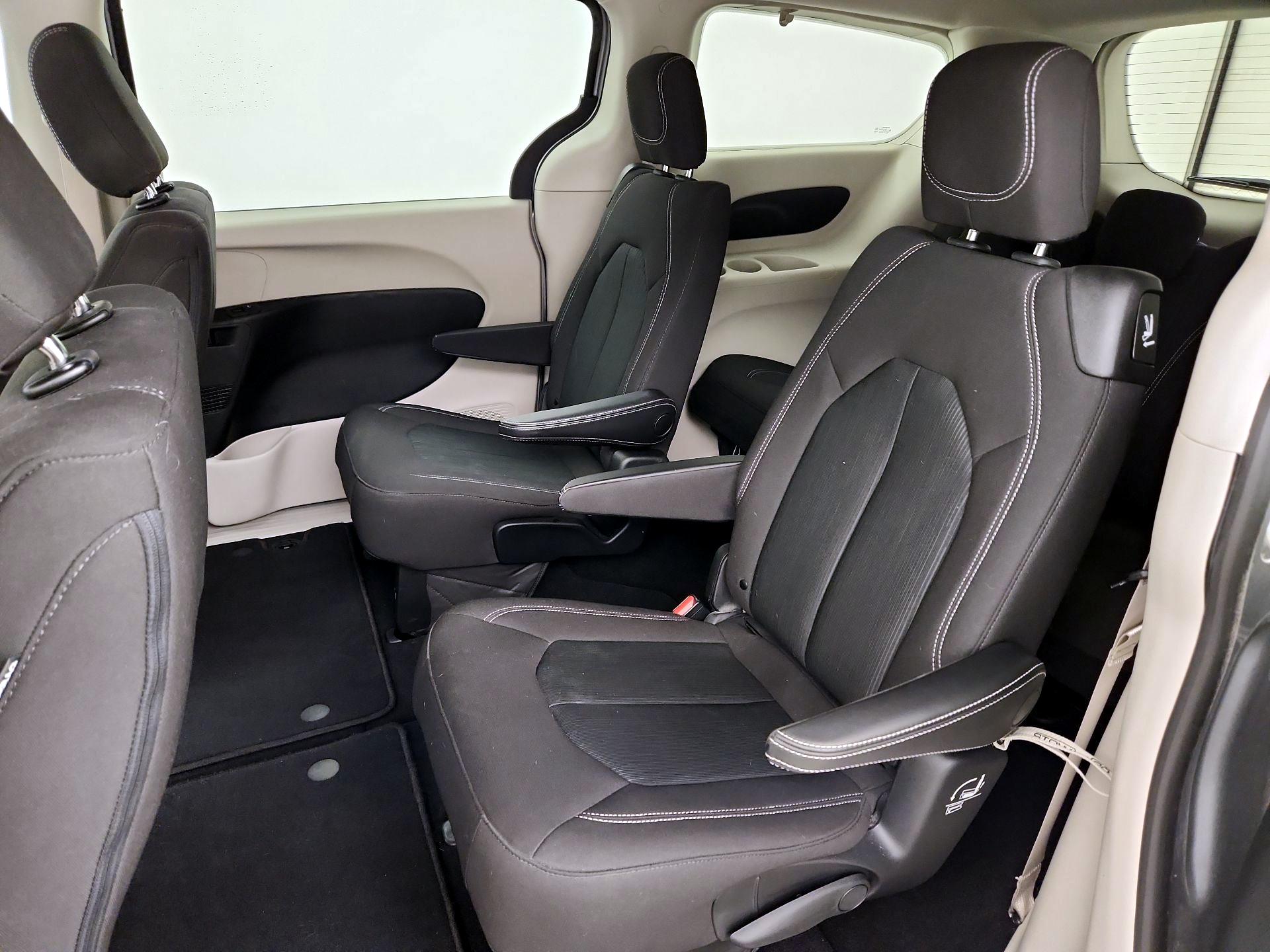 Thumbnail: 2021 Chrysler Voyager - 19