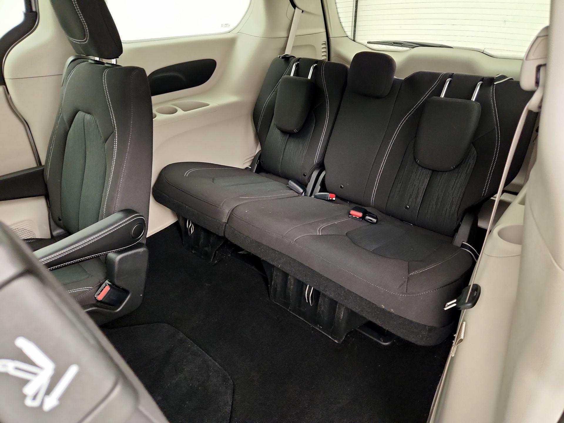 Thumbnail: 2021 Chrysler Voyager - 20