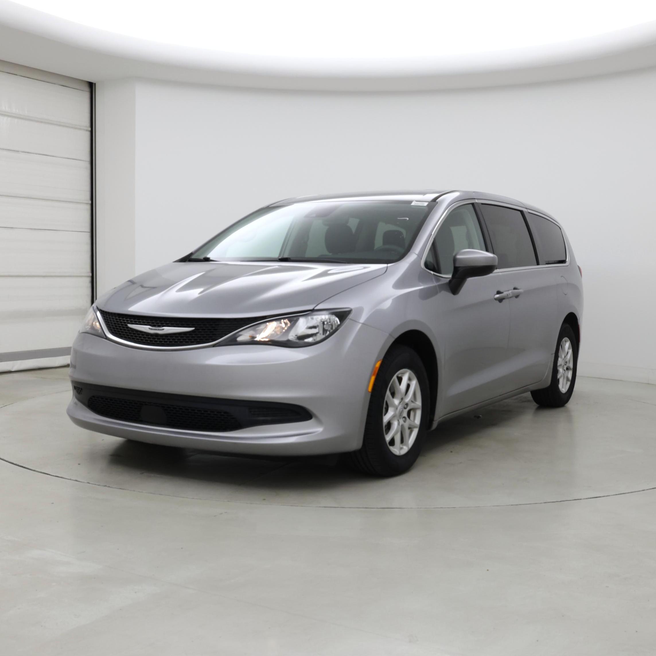 Thumbnail: 2021 Chrysler Voyager - 4