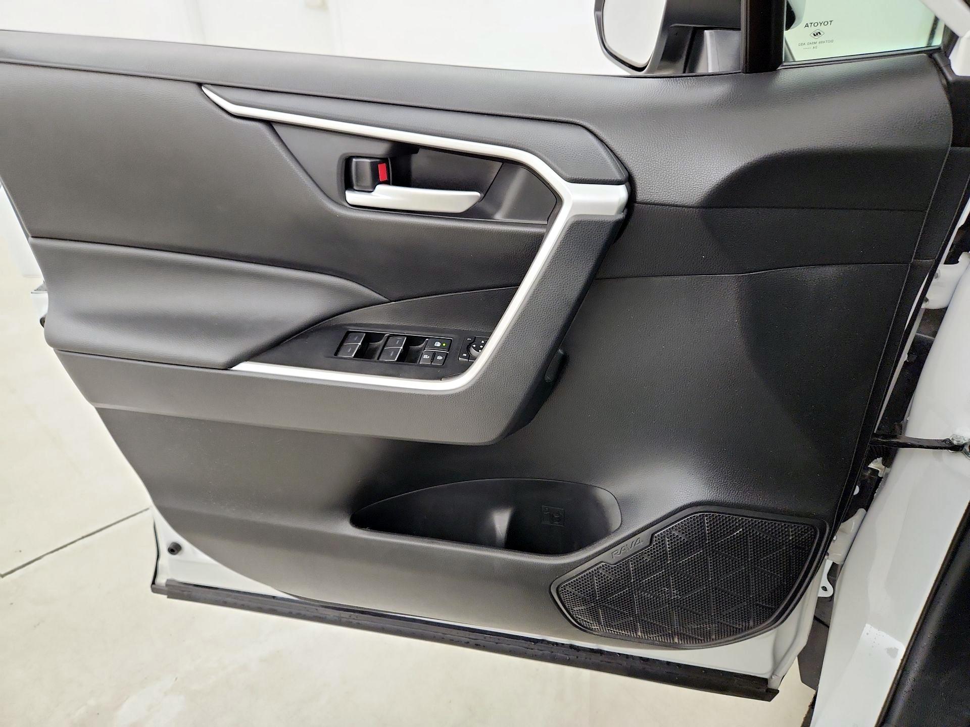 Thumbnail: 2025 Toyota RAV4 - 12