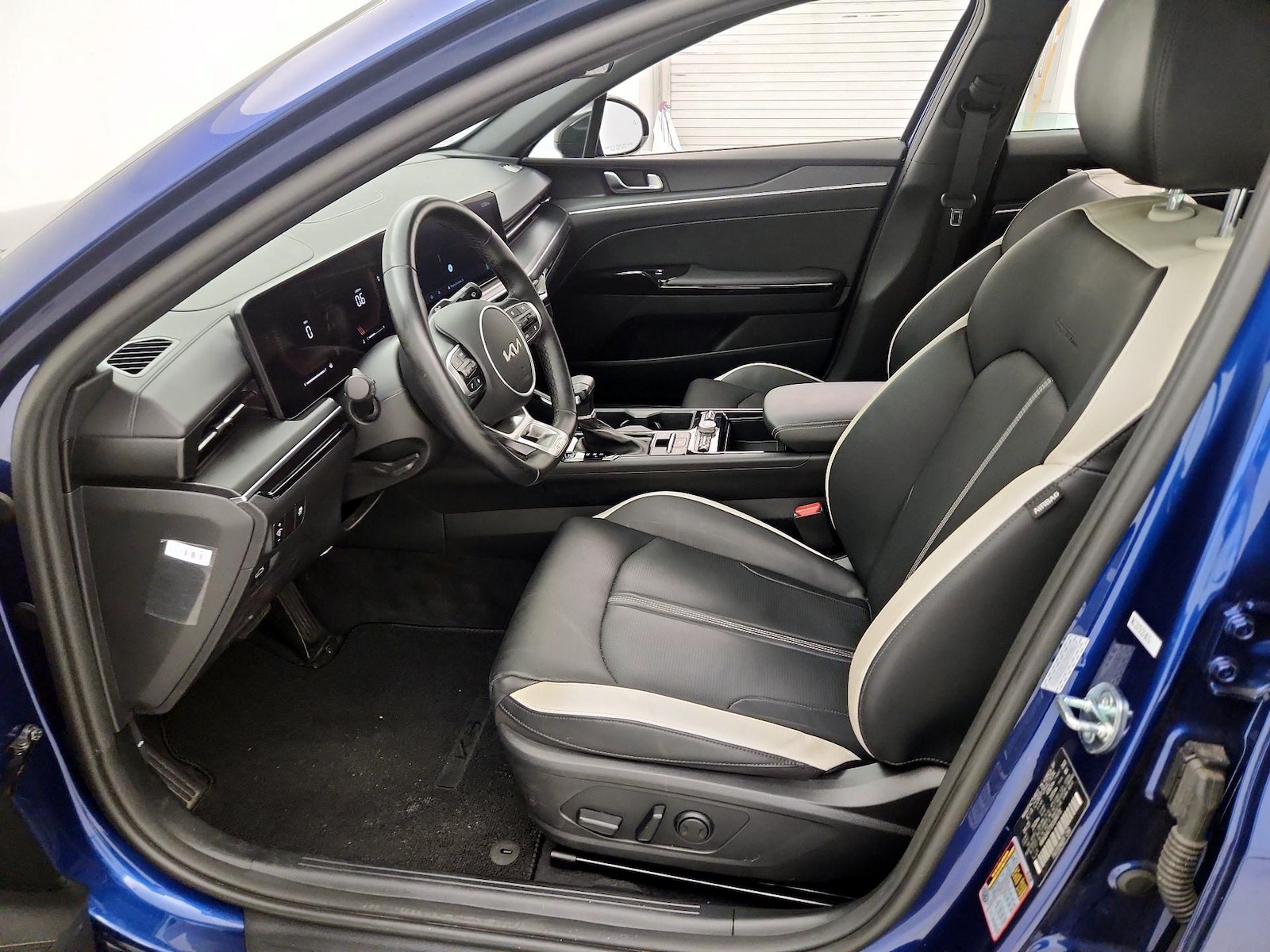 2025 Kia K5 GT-Line - Photo 12