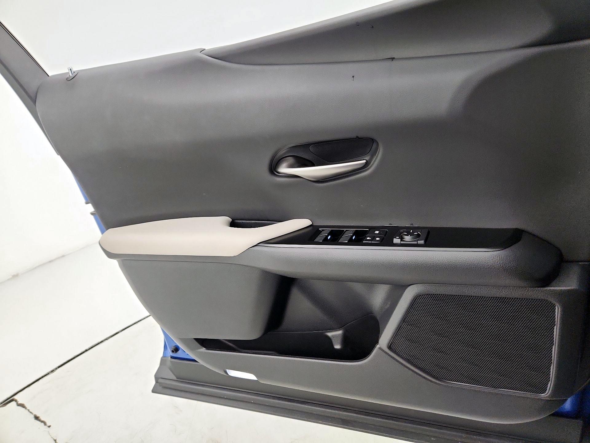 Thumbnail: 2024 Lexus UX - 12