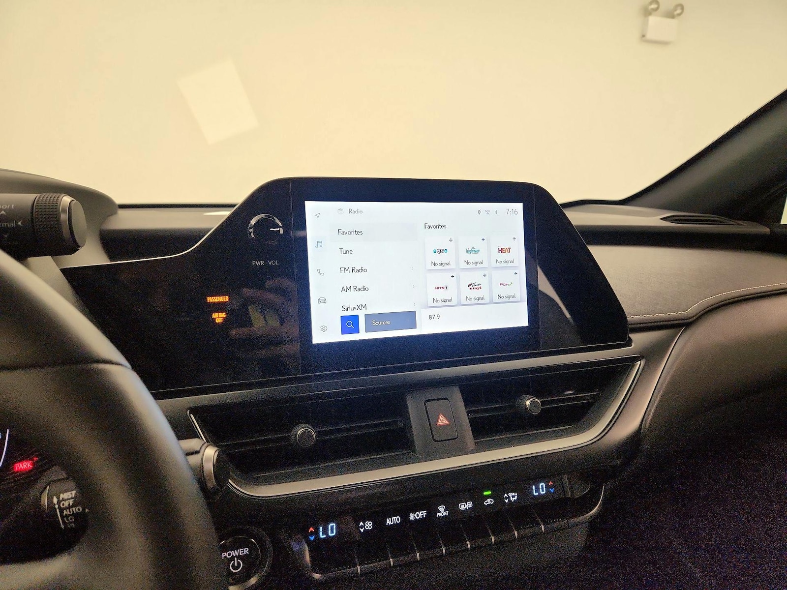 2024 Lexus UX Hybrid 250h Premium - Photo 17