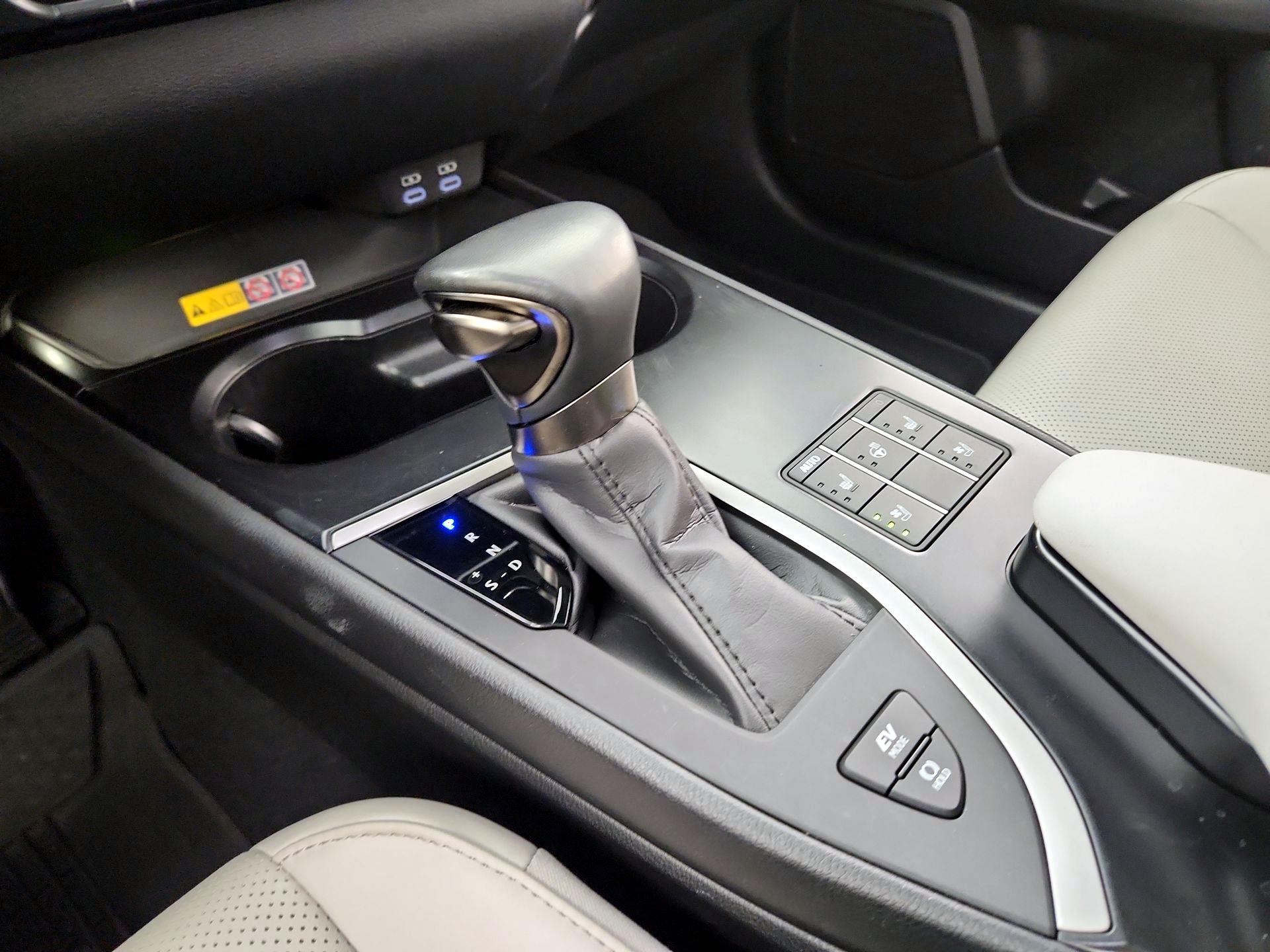 Thumbnail: 2024 Lexus UX - 18