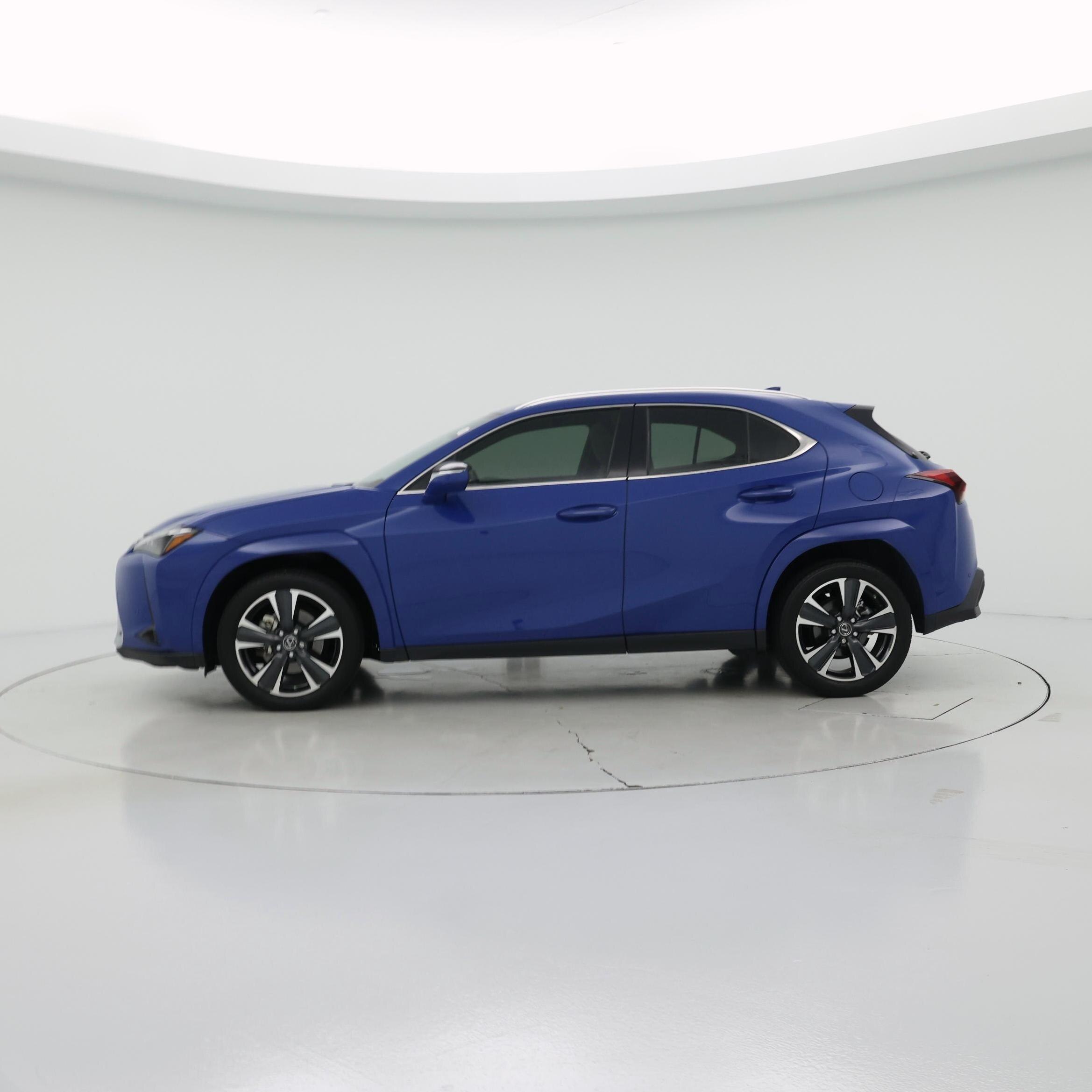 Thumbnail: 2024 Lexus UX - 3