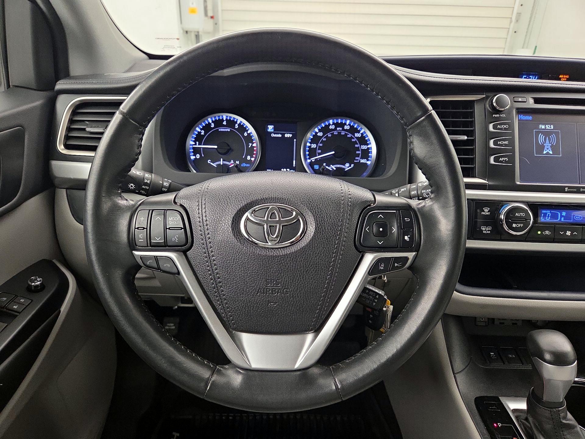 Thumbnail: 2019 Toyota Highlander - 10