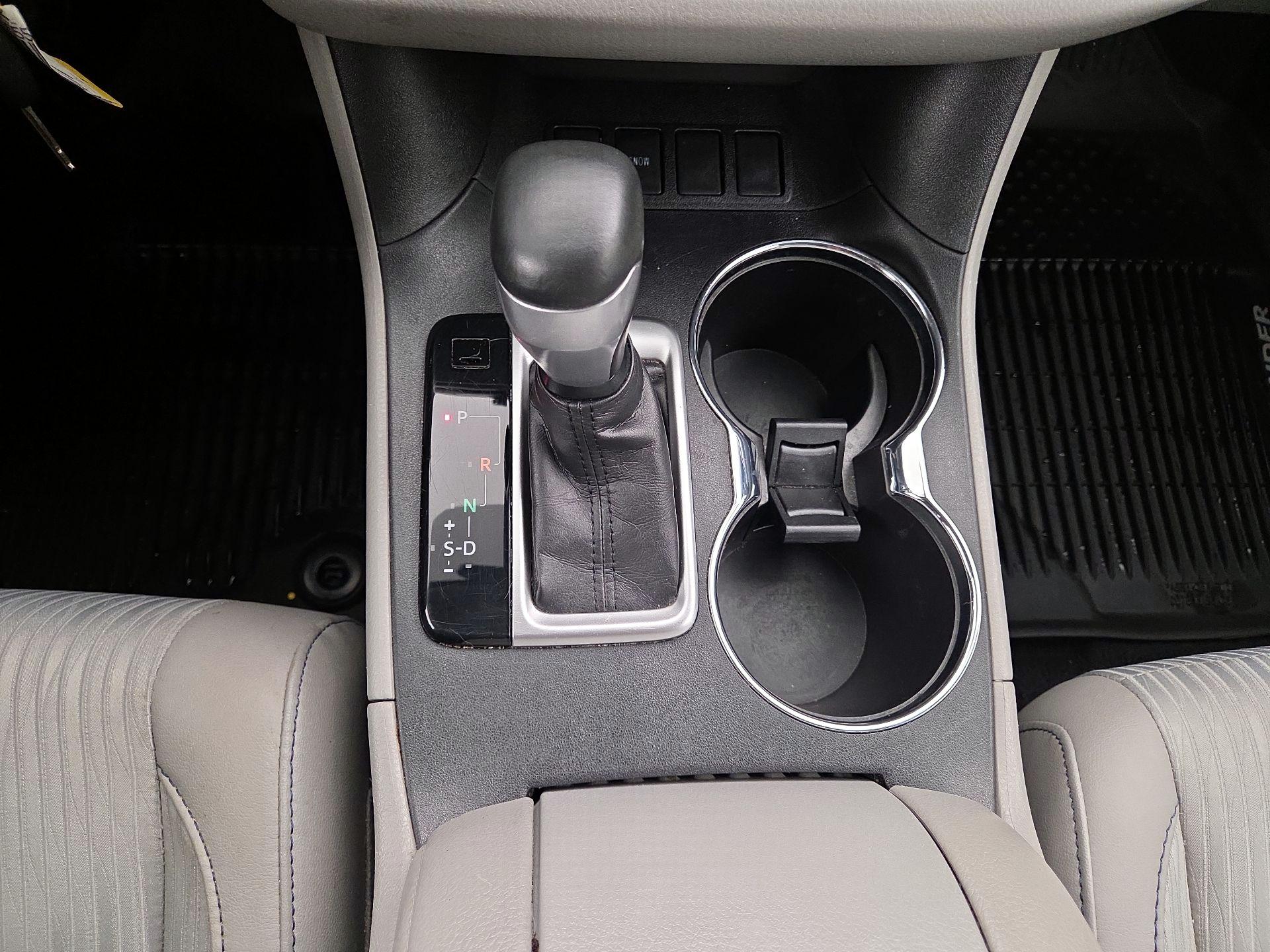 Thumbnail: 2019 Toyota Highlander - 17