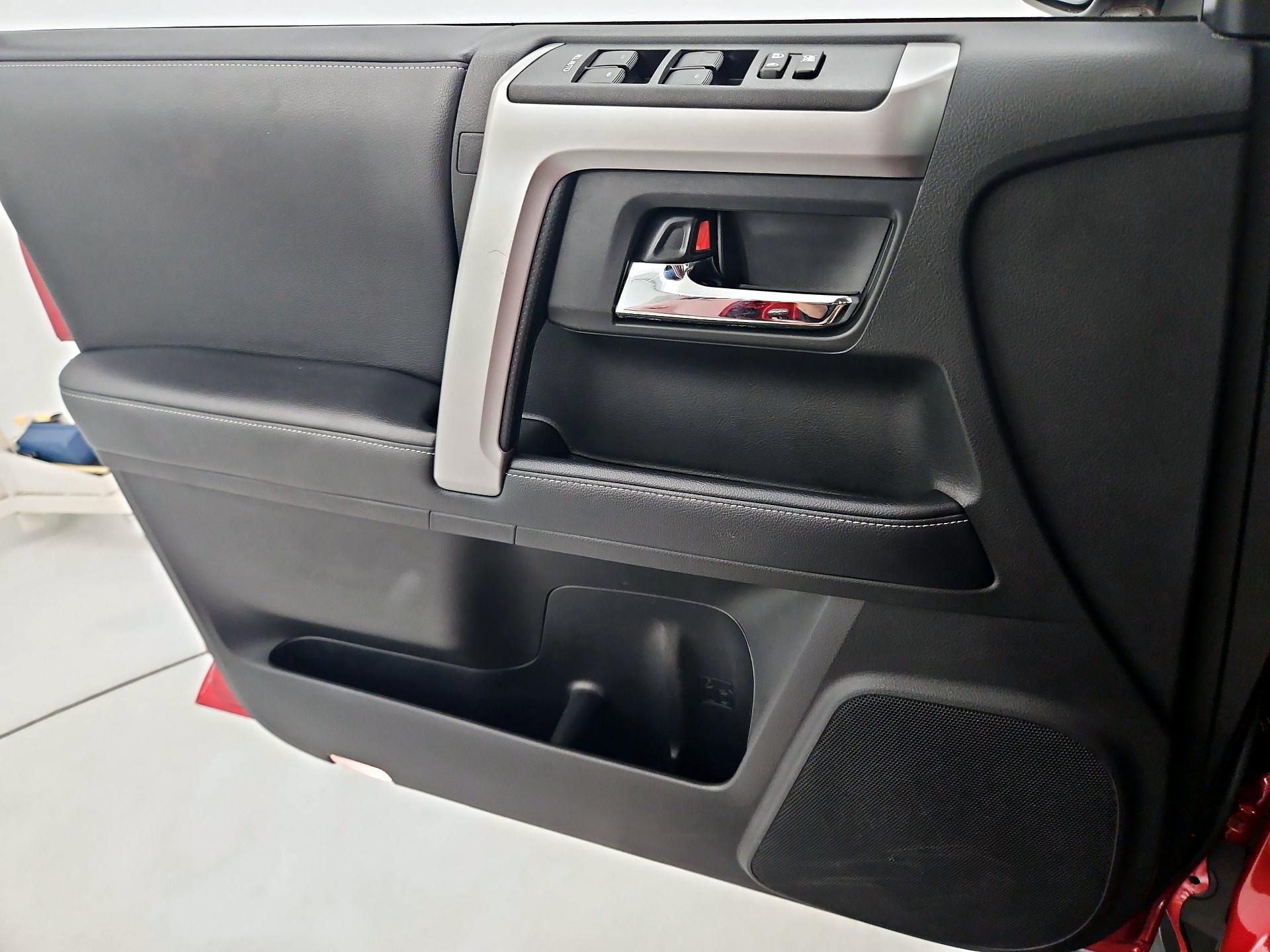 Thumbnail: 2019 Toyota 4Runner - 12