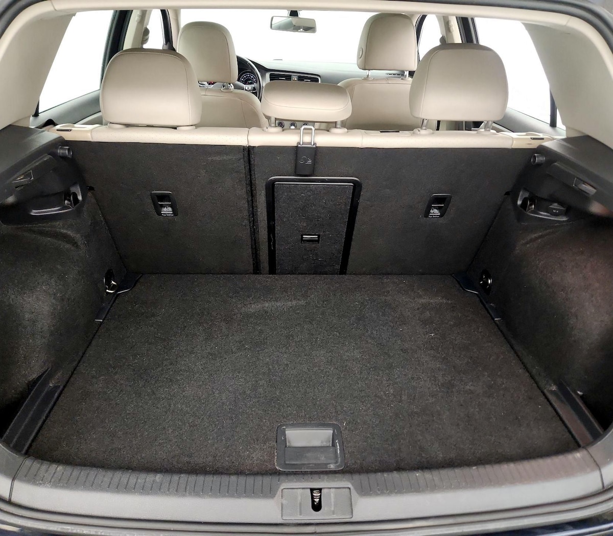 Trunk/Cargo (Seats Up)