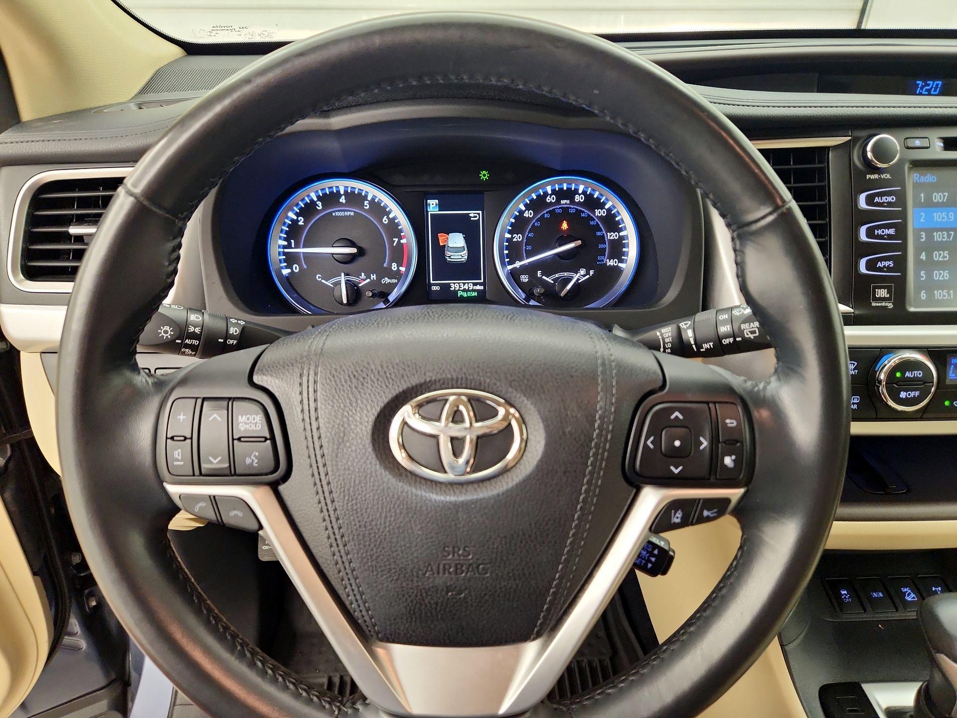 Thumbnail: 2017 Toyota Highlander - 10