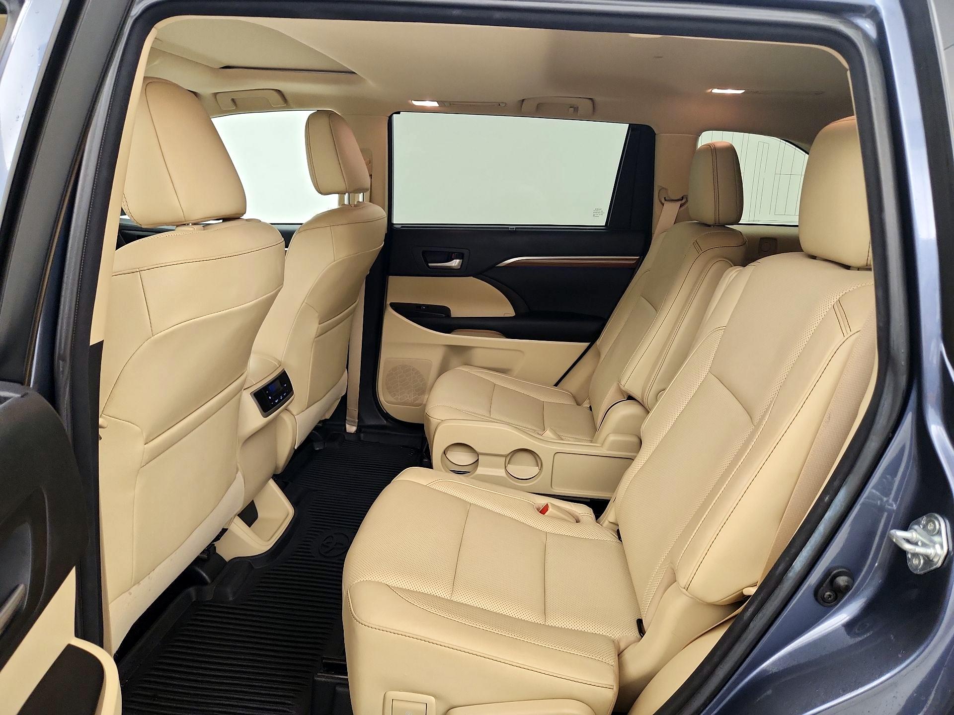 Thumbnail: 2017 Toyota Highlander - 20