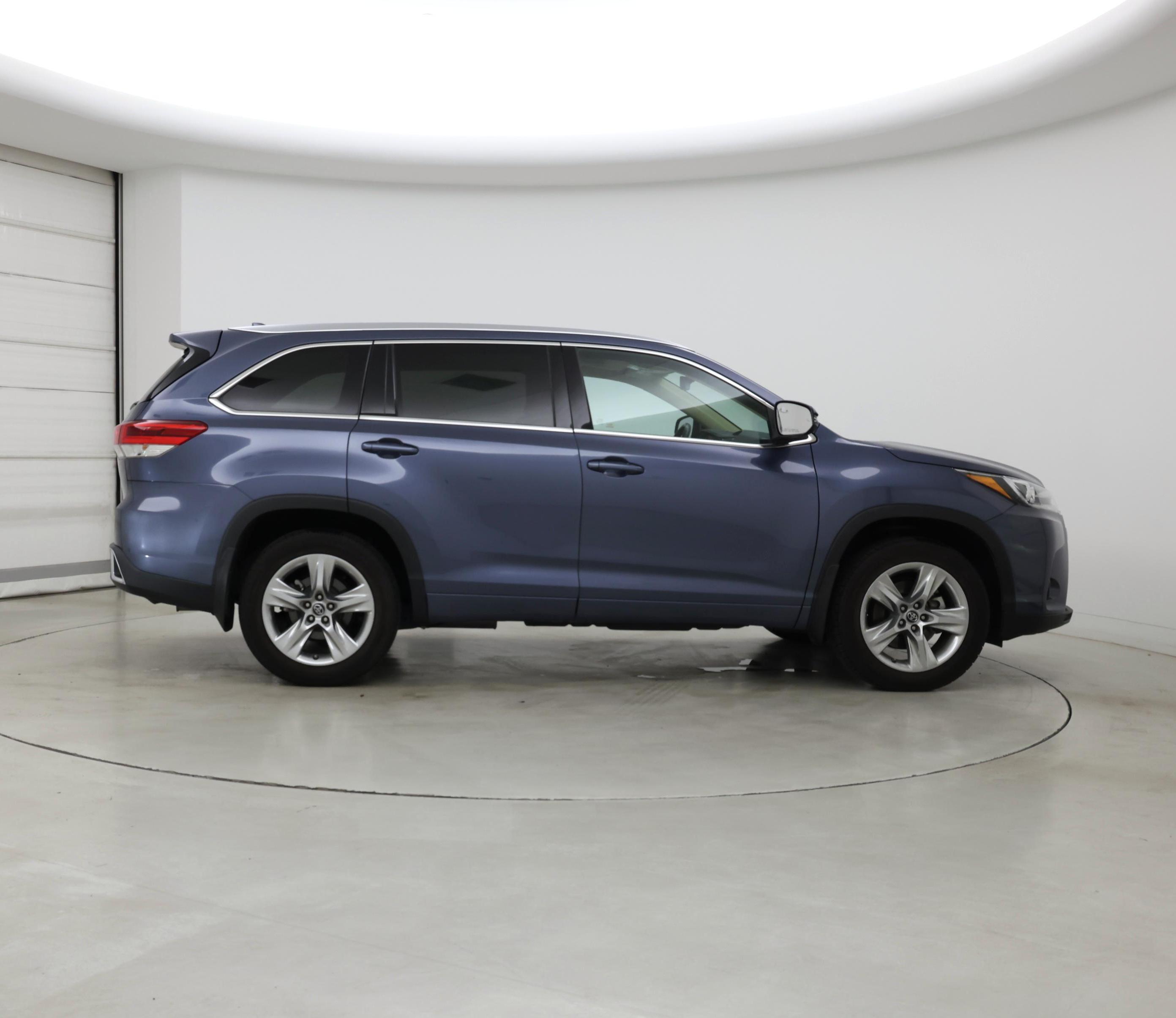 Thumbnail: 2017 Toyota Highlander - 7