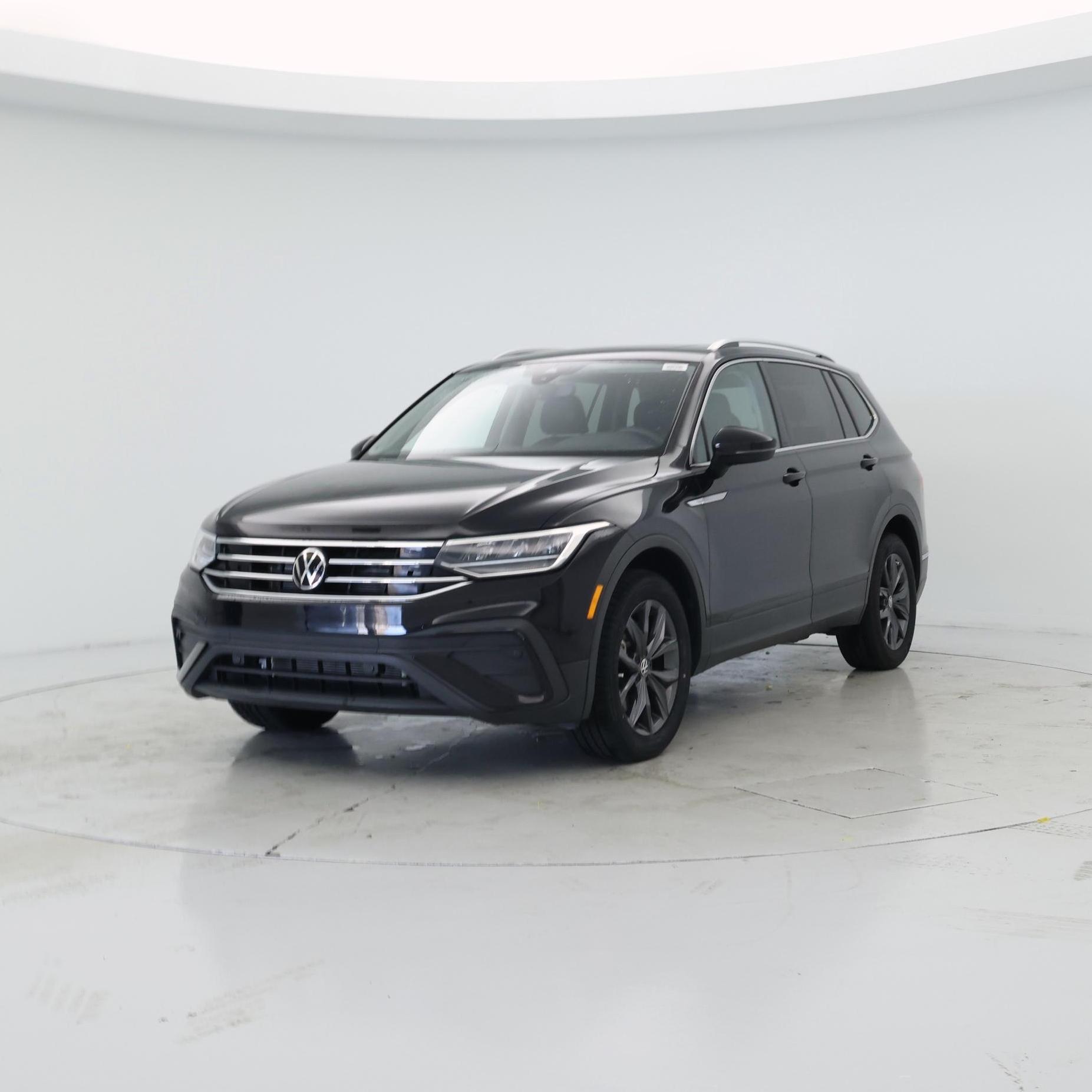 Thumbnail: 2023 Volkswagen Tiguan - 4
