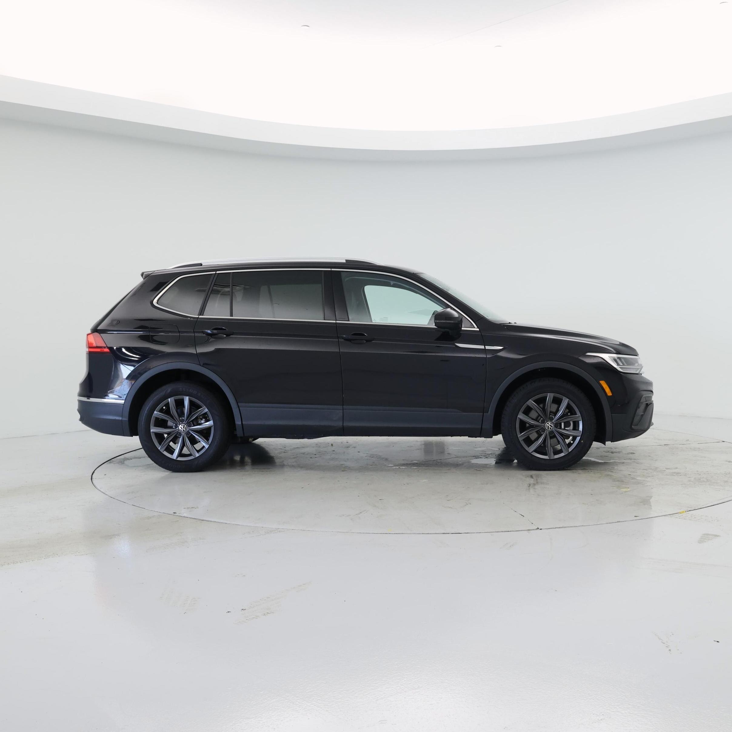 Thumbnail: 2023 Volkswagen Tiguan - 7