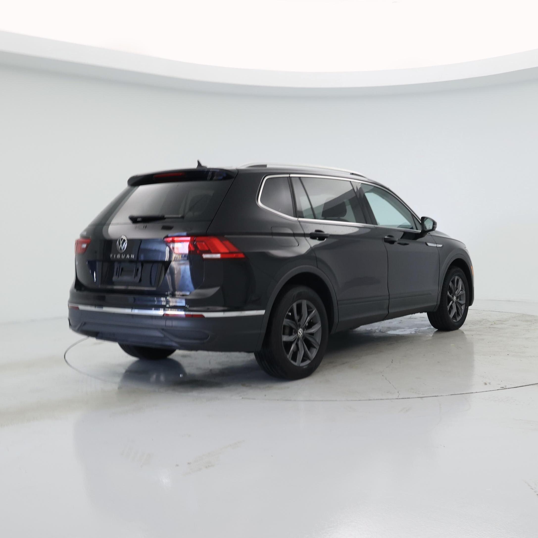 Thumbnail: 2023 Volkswagen Tiguan - 8