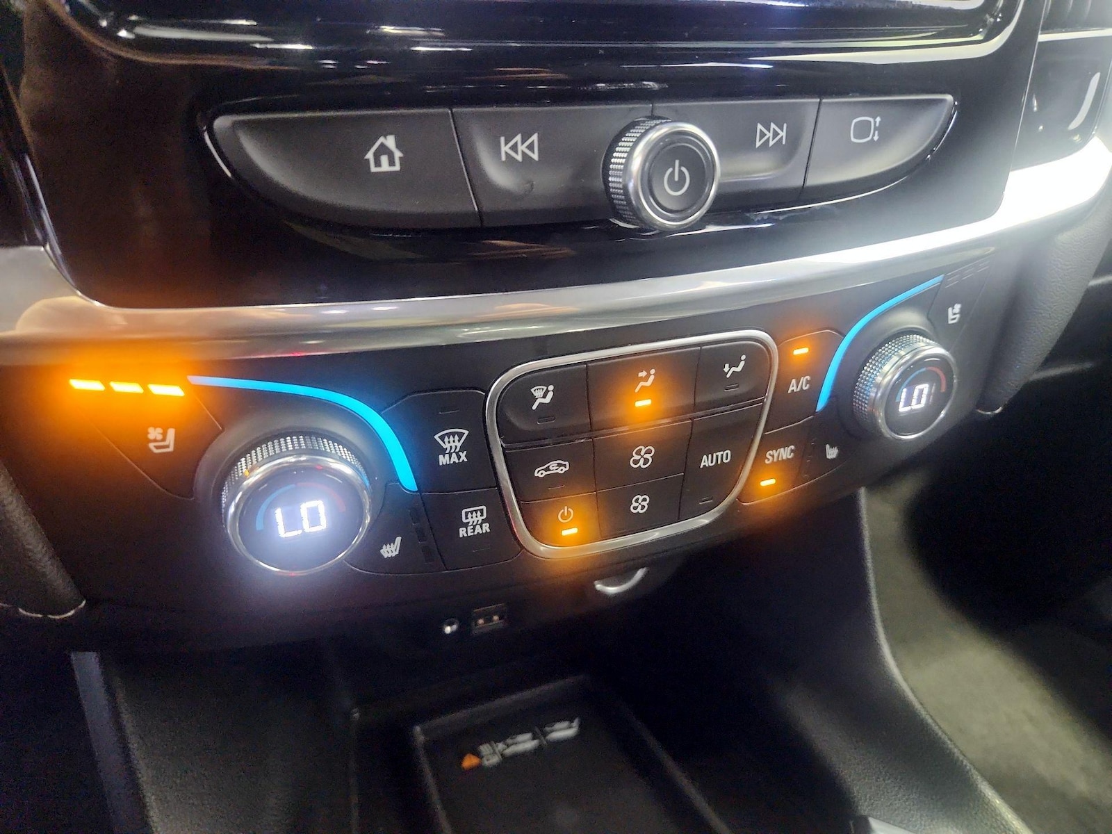 2023 Chevrolet Traverse Premier - Photo 18