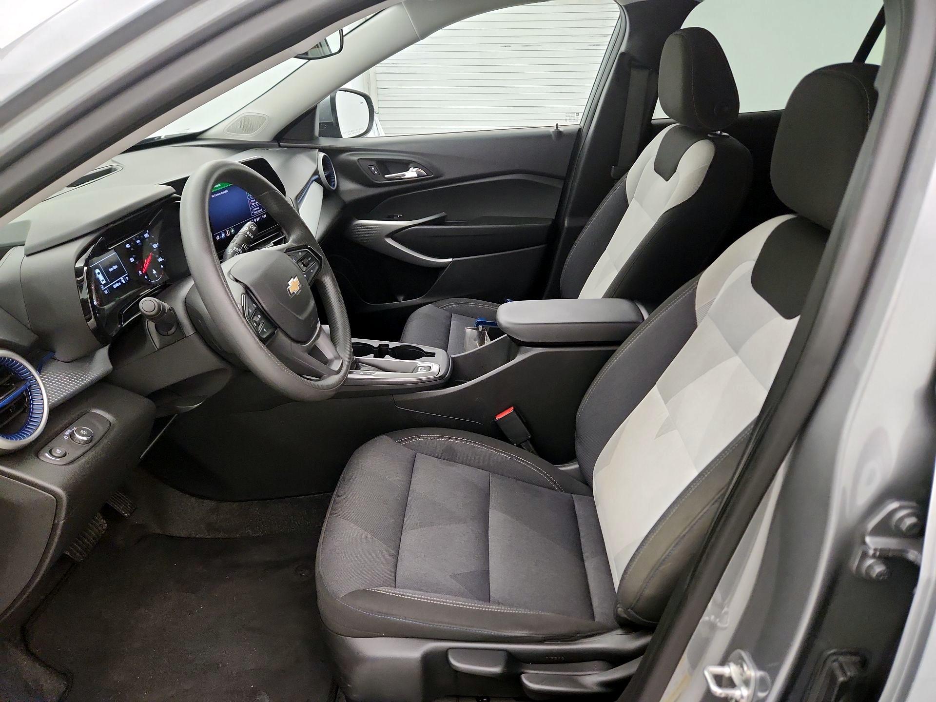 Thumbnail: 2025 Chevrolet Trax - 11