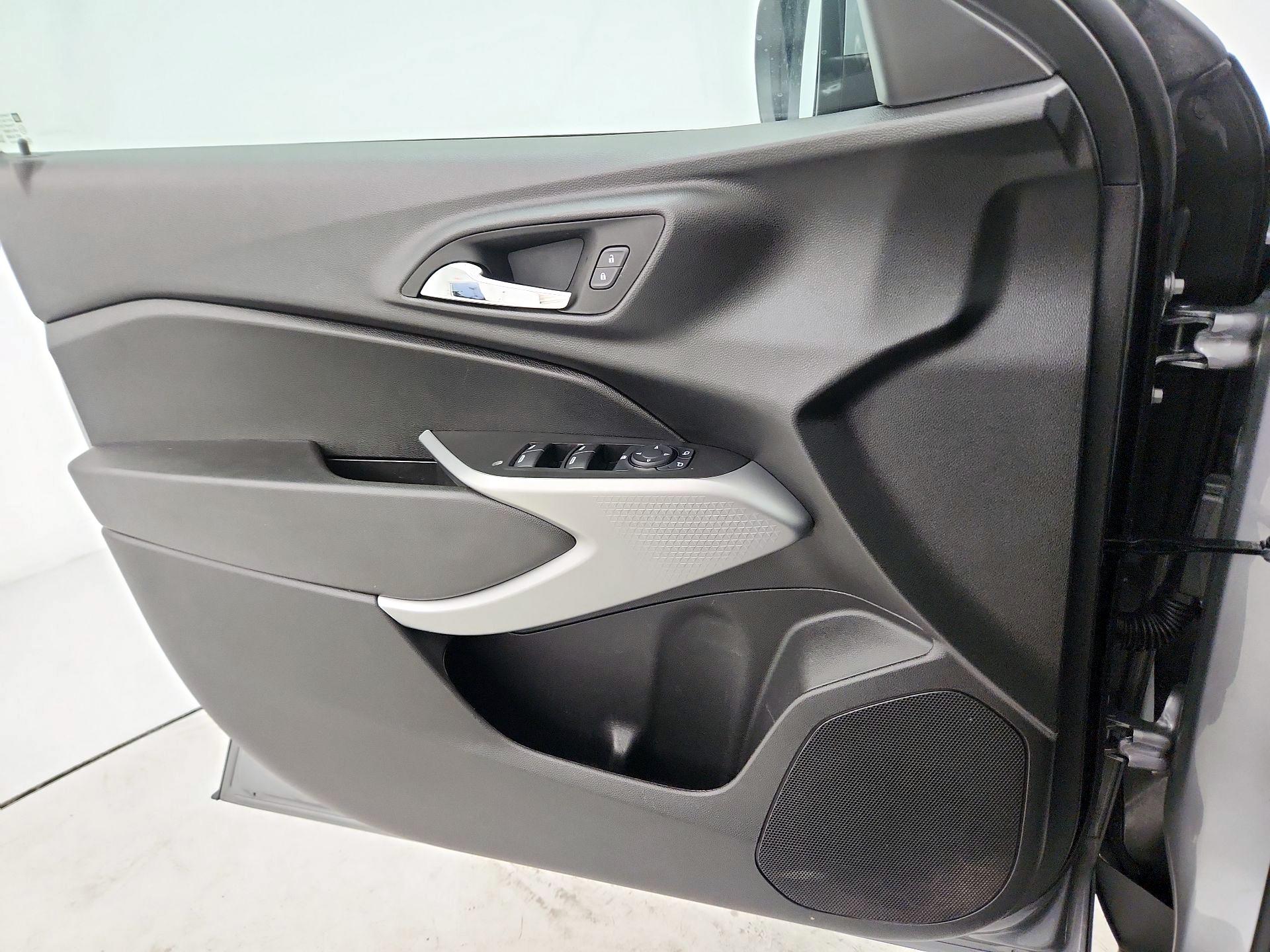 Thumbnail: 2025 Chevrolet Trax - 12
