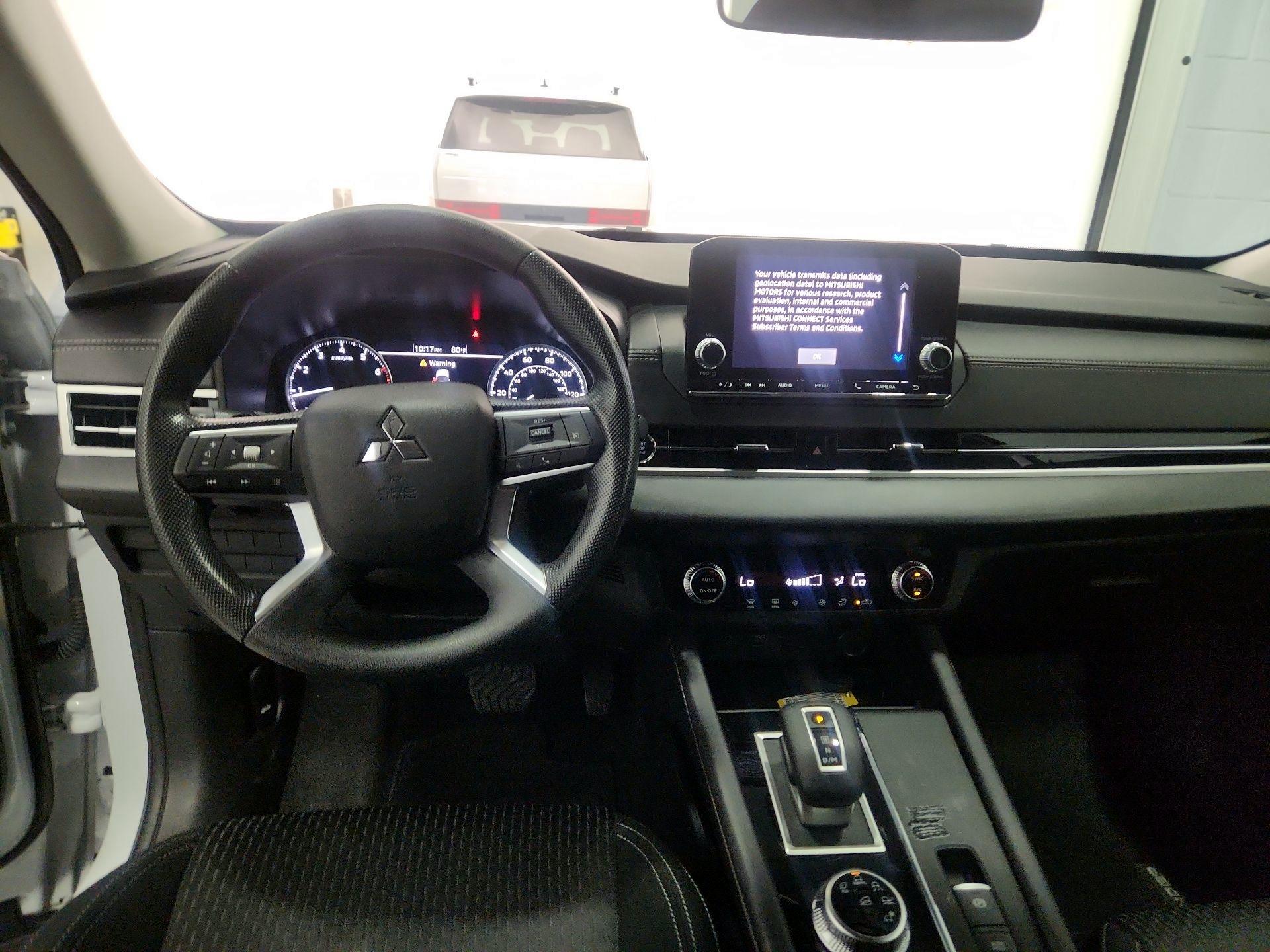 Thumbnail: 2024 Mitsubishi Outlander - 10