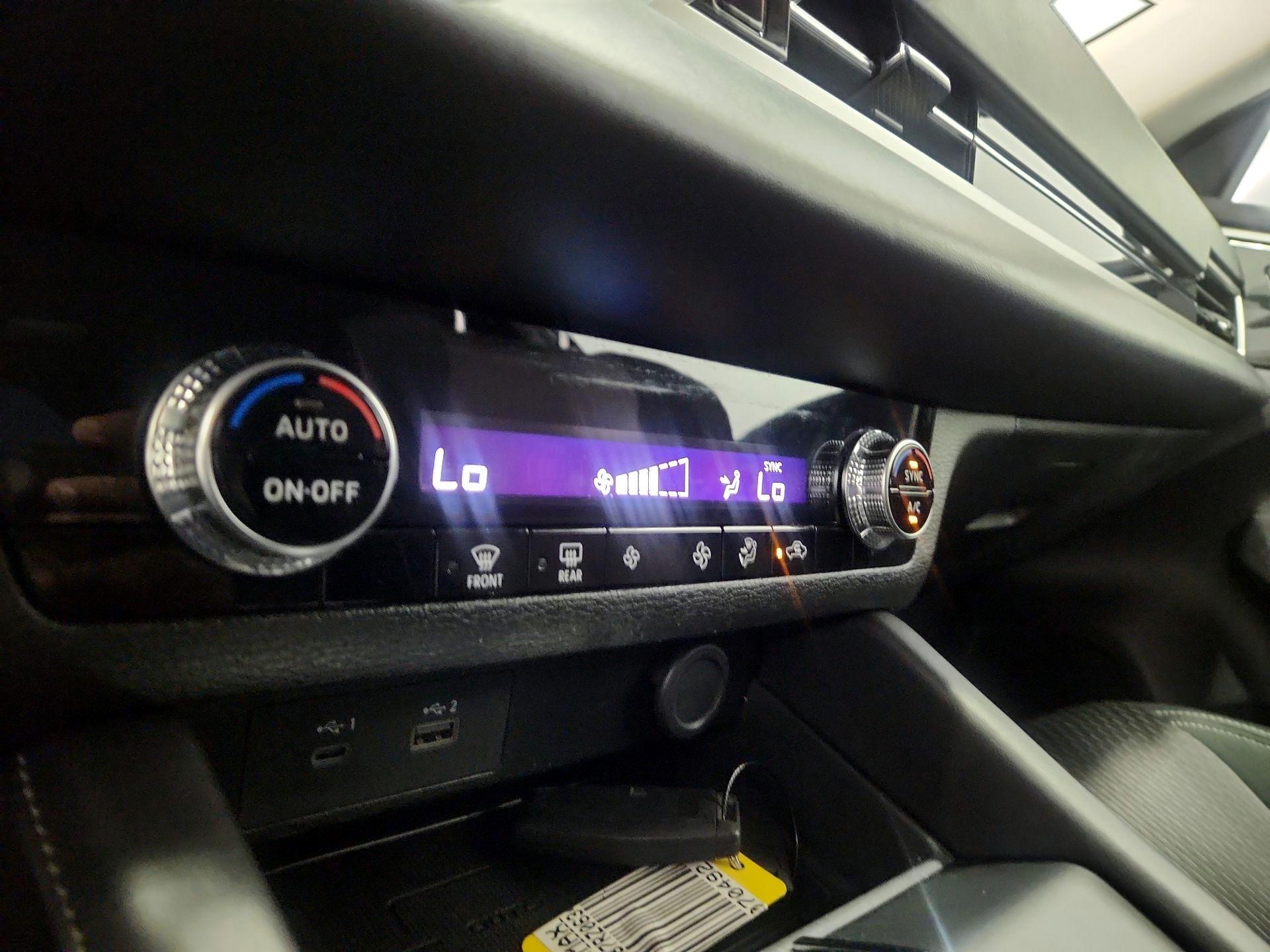 Thumbnail: 2024 Mitsubishi Outlander - 16