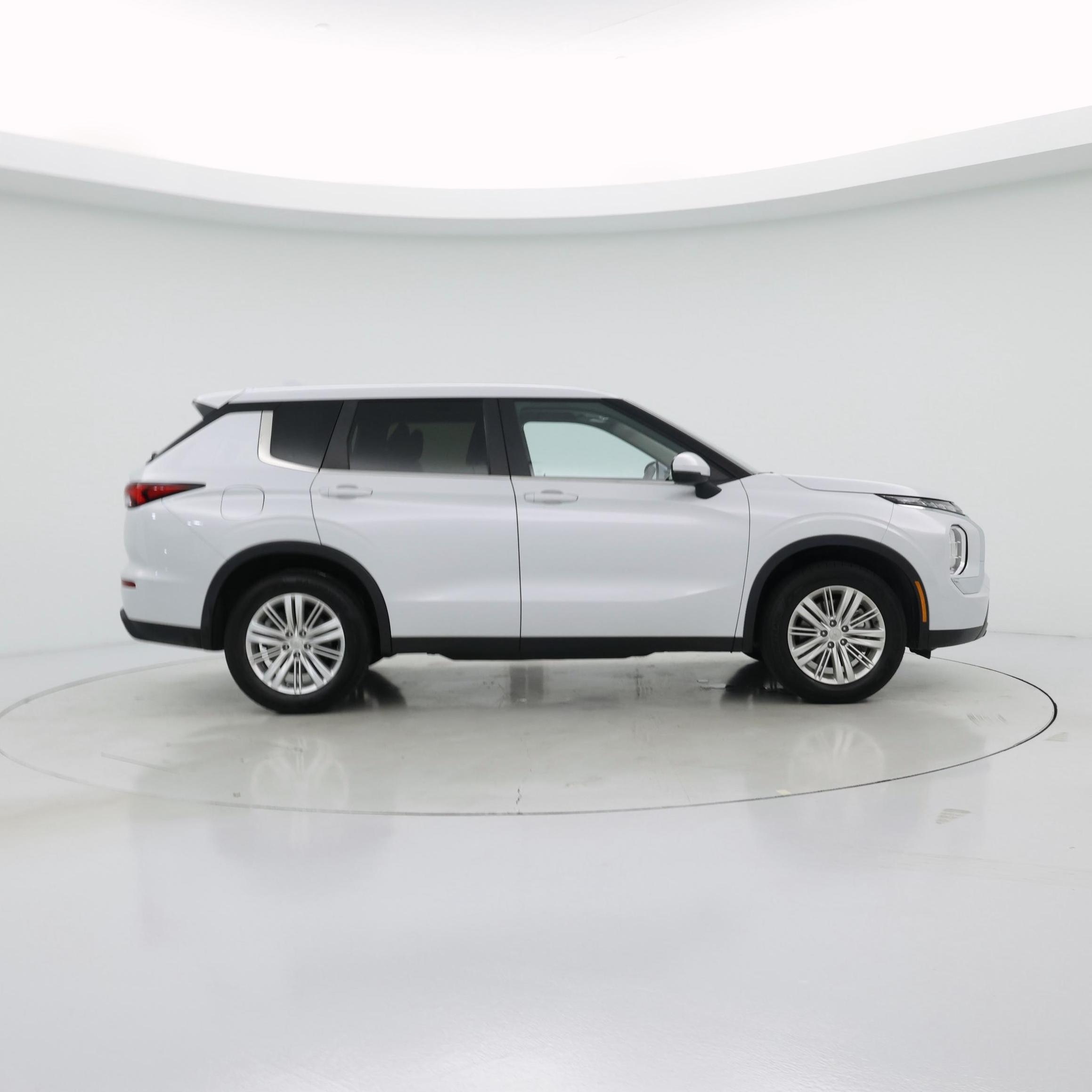Thumbnail: 2024 Mitsubishi Outlander - 7