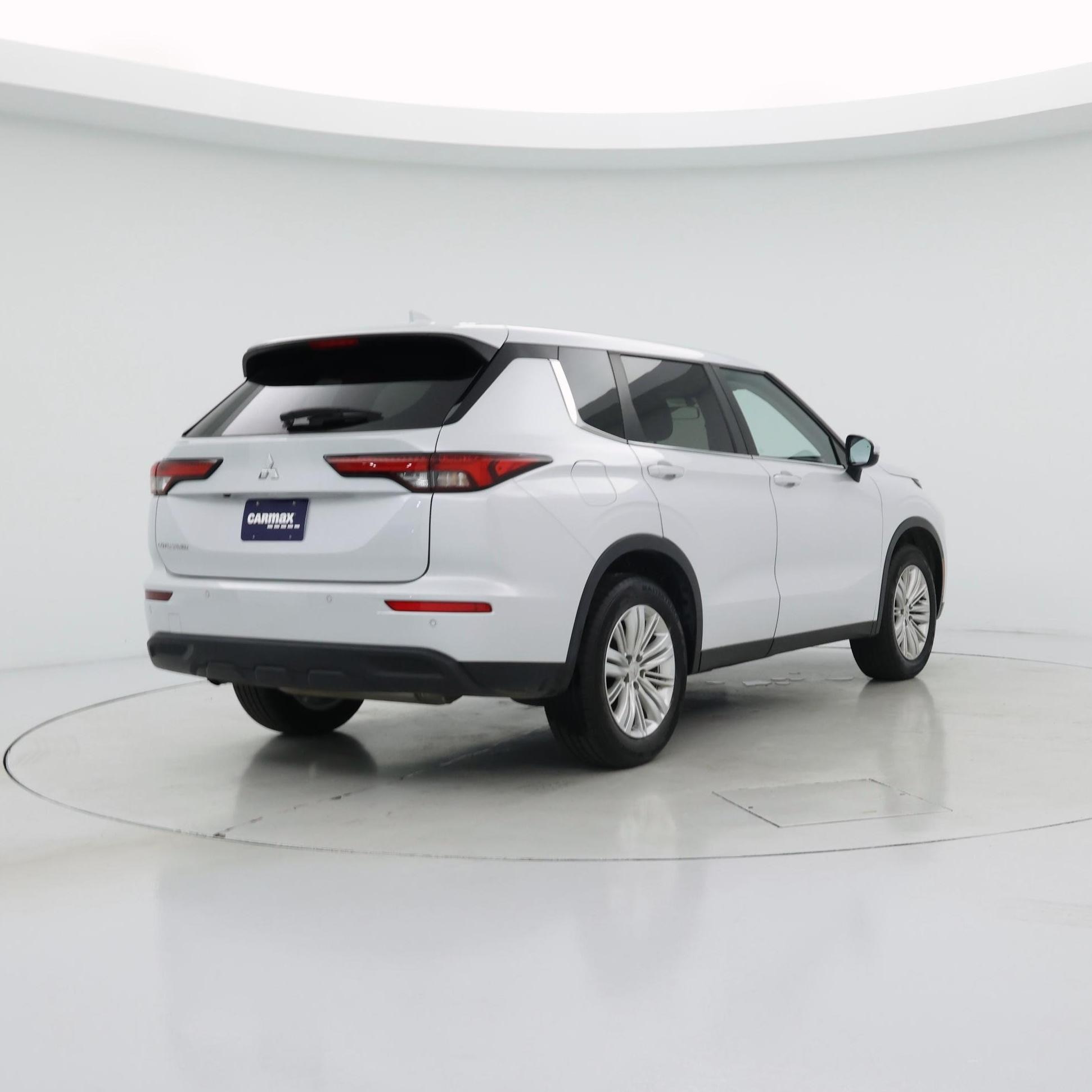 Thumbnail: 2024 Mitsubishi Outlander - 8