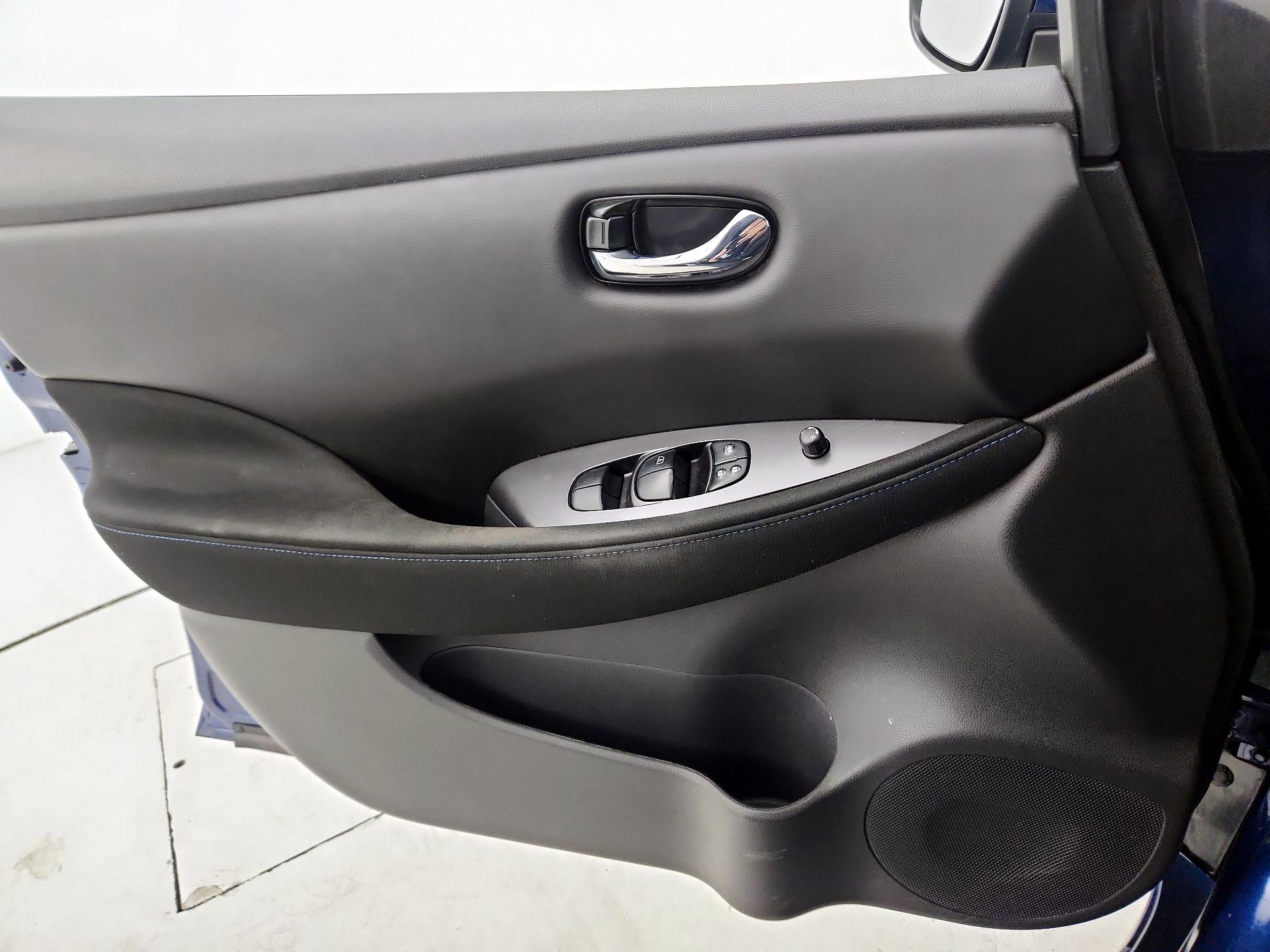 Thumbnail: 2023 Nissan Leaf - 12