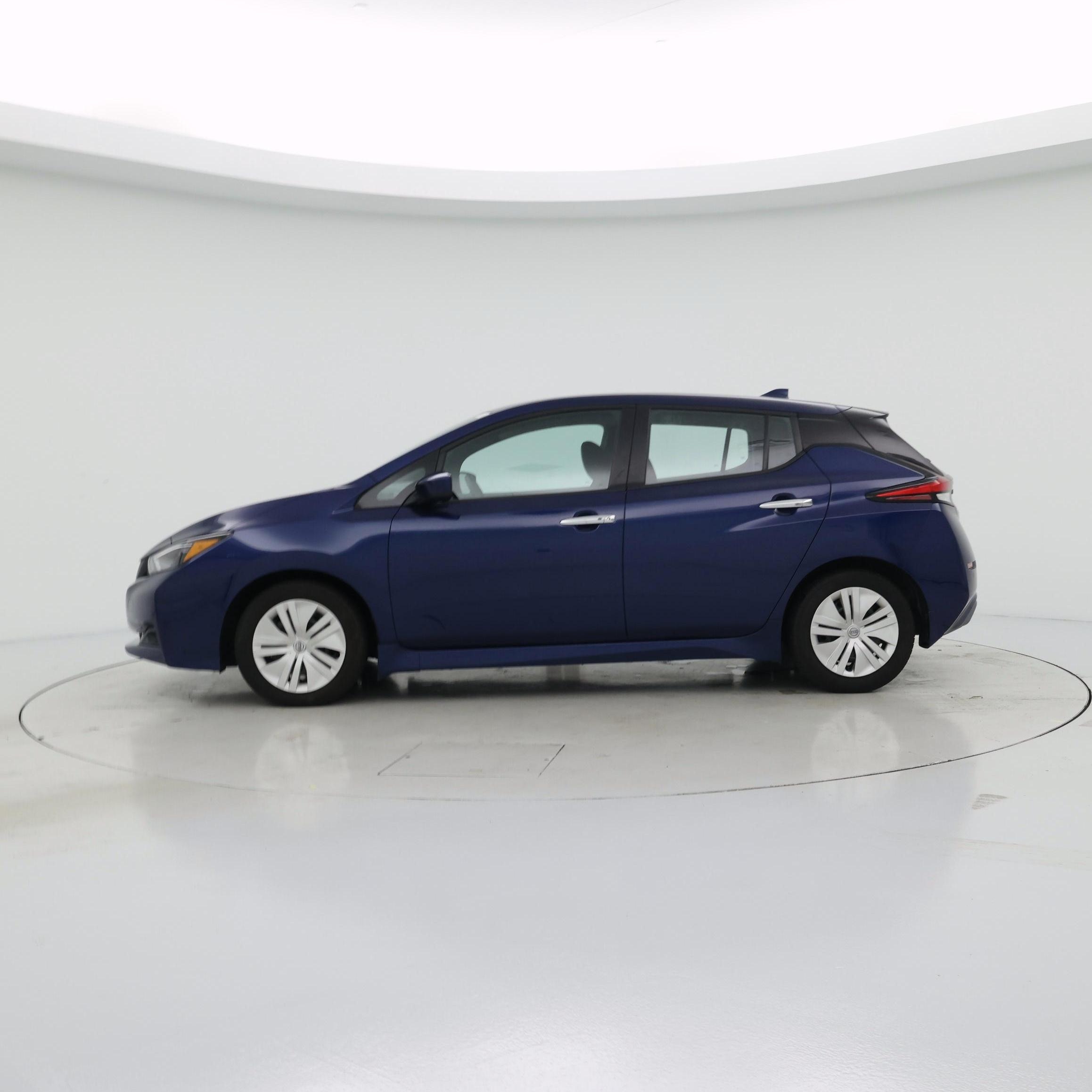 Thumbnail: 2023 Nissan Leaf - 3