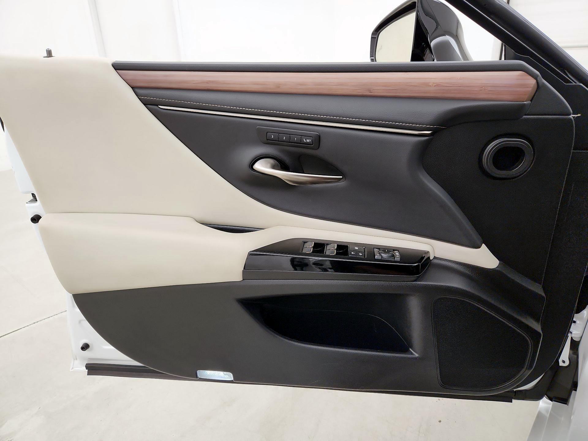 Thumbnail: 2023 Lexus ES - 12