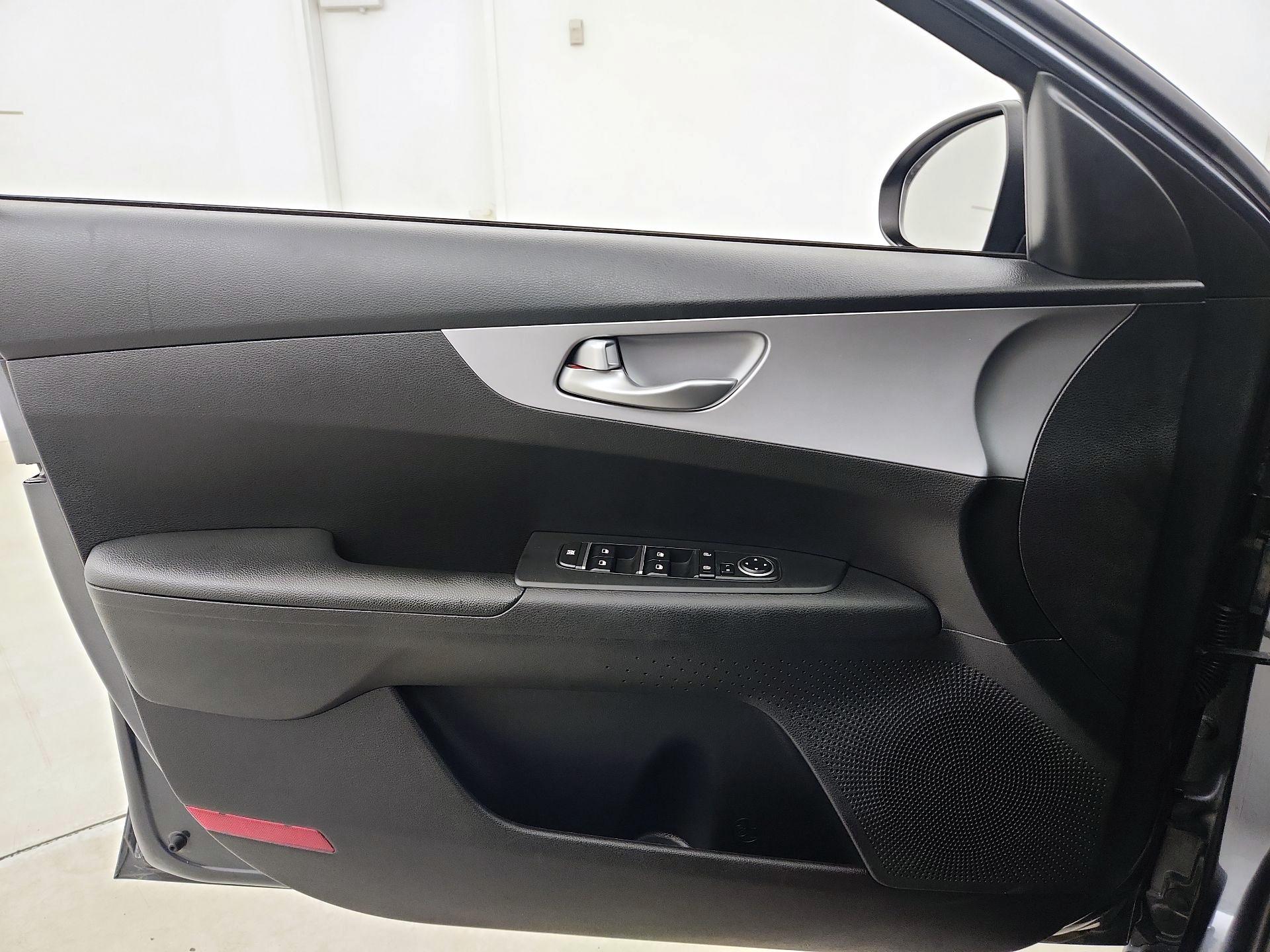 Thumbnail: 2023 Kia Forte - 12