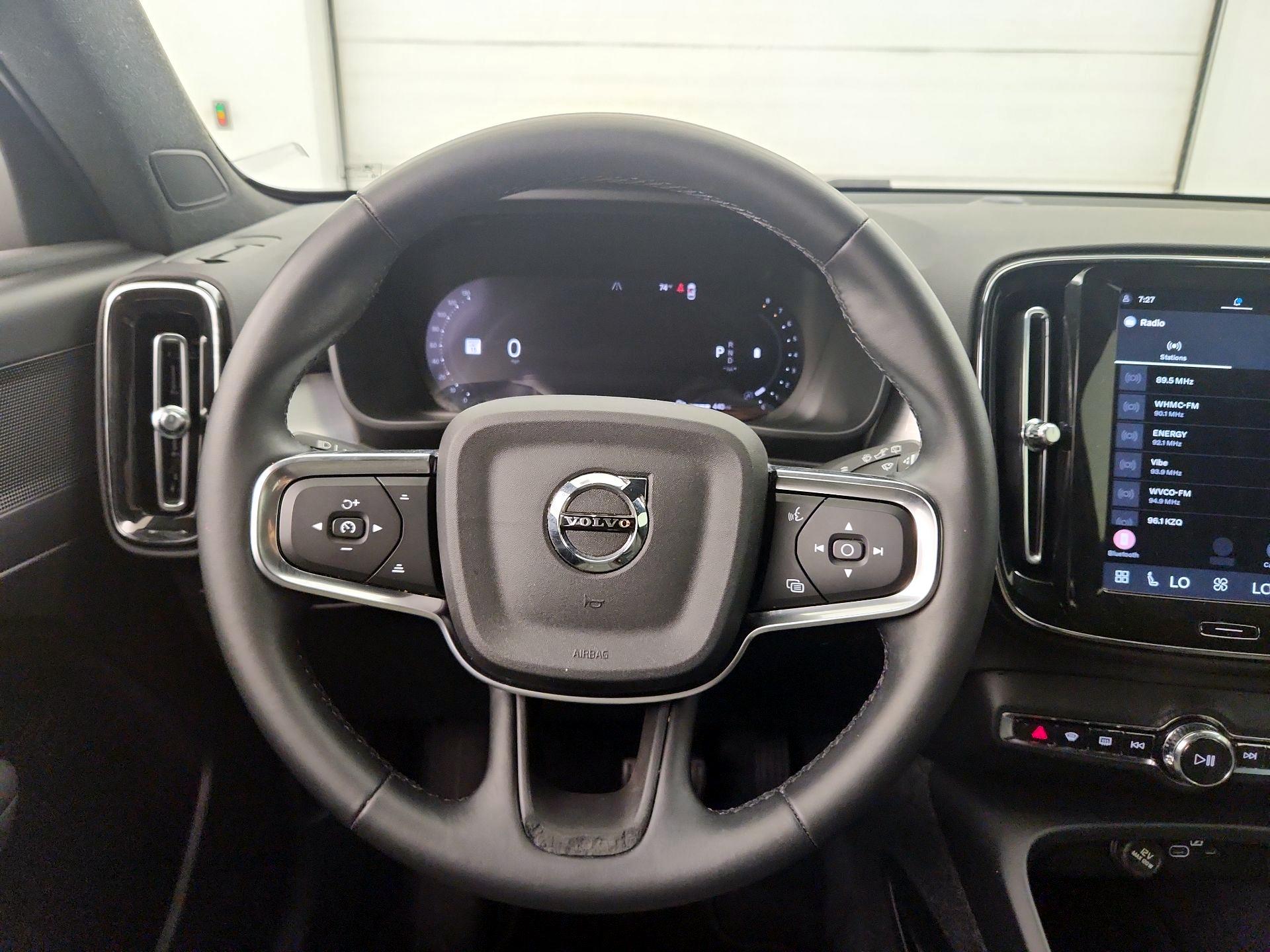 Thumbnail: 2025 Volvo XC40 - 10