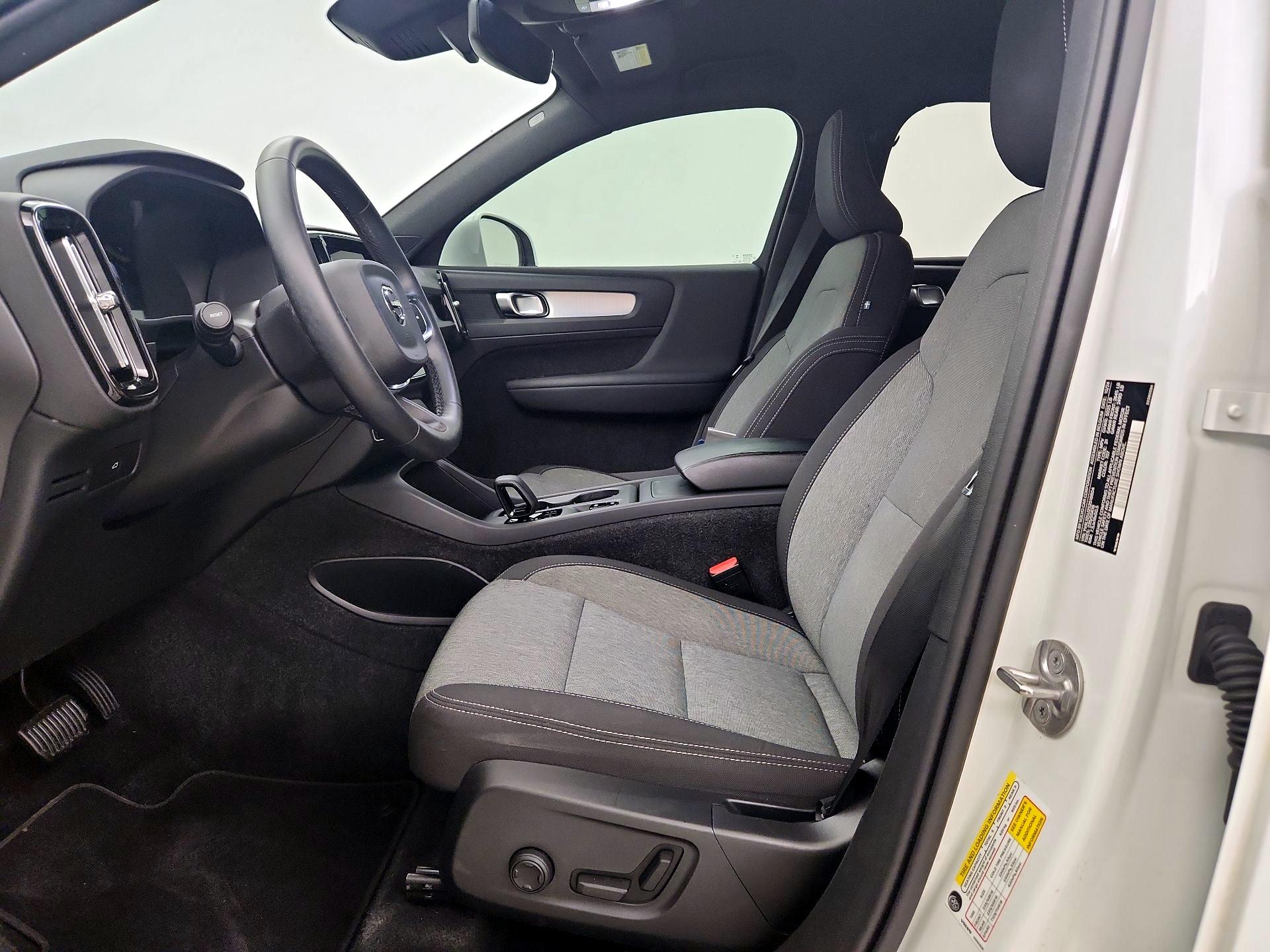 Thumbnail: 2025 Volvo XC40 - 11