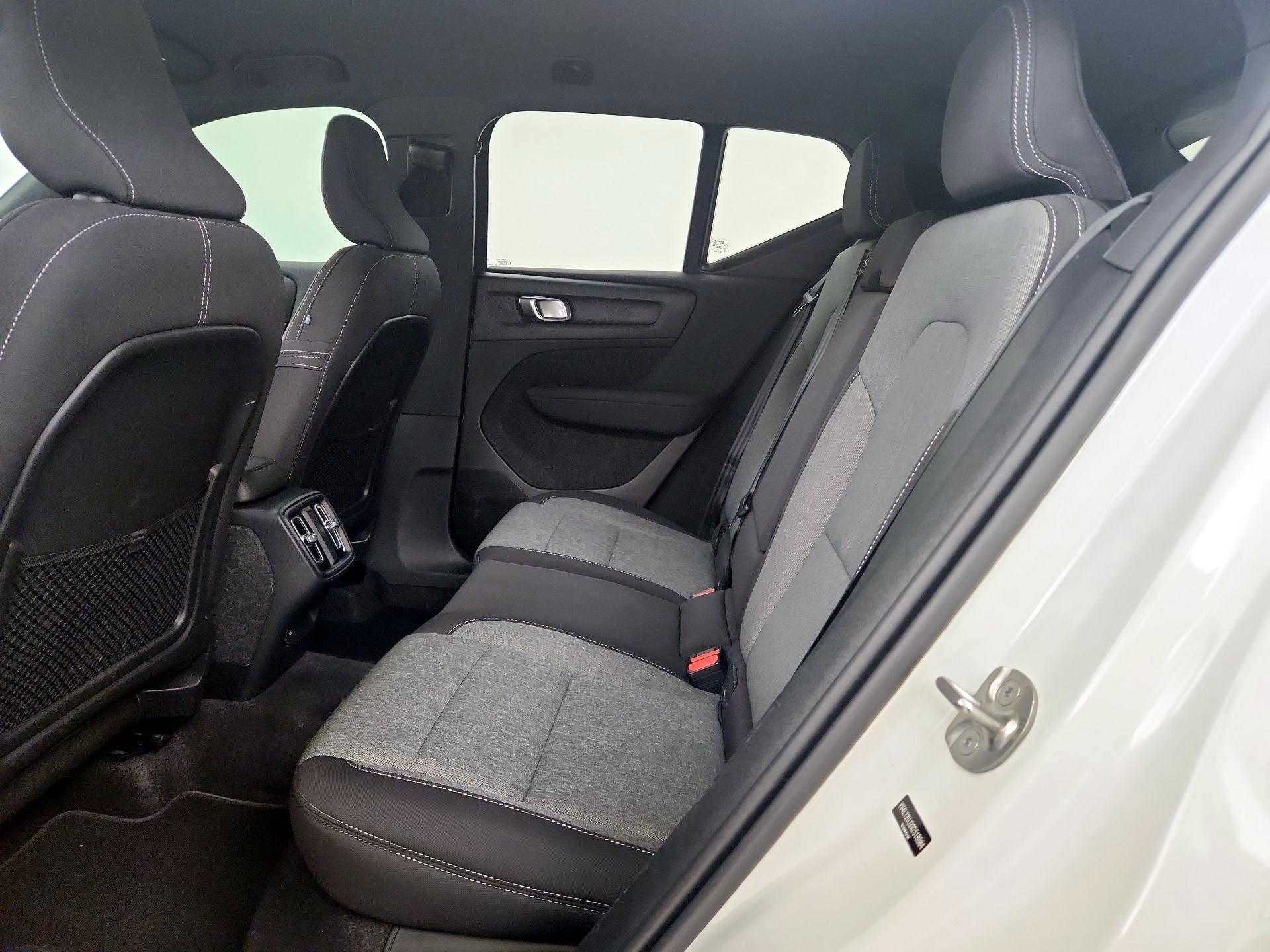 Thumbnail: 2025 Volvo XC40 - 19