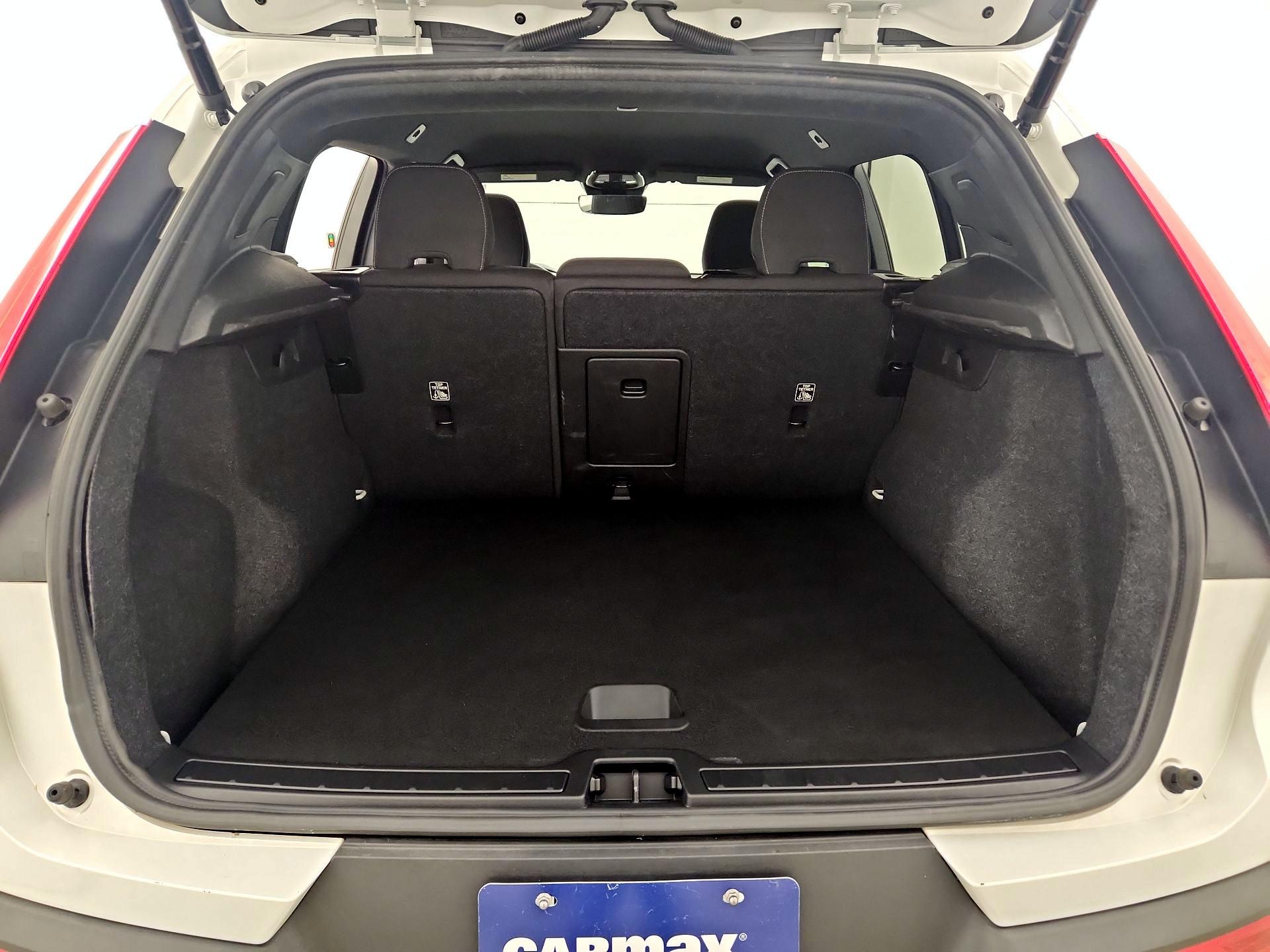 Thumbnail: 2025 Volvo XC40 - 20