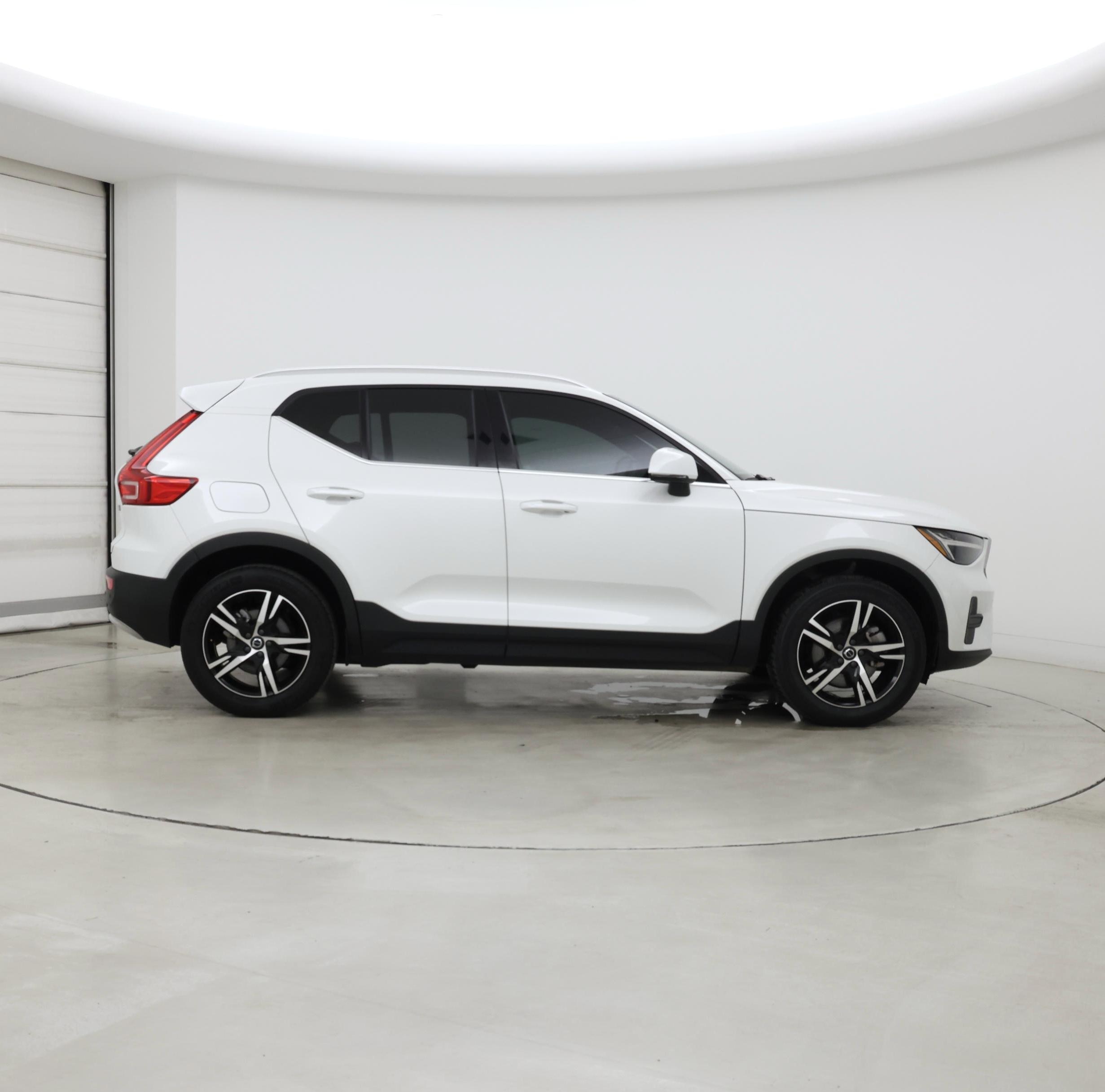 Thumbnail: 2025 Volvo XC40 - 7