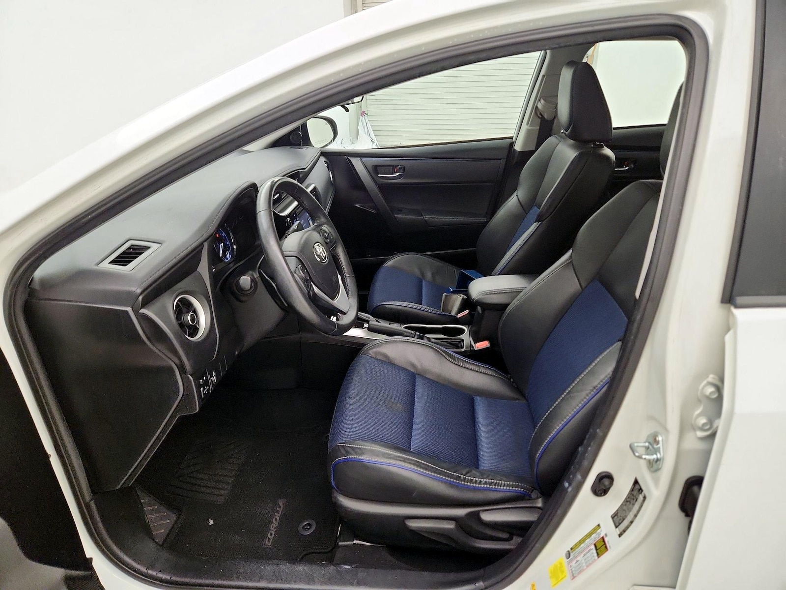 2017 Toyota Corolla SE - Photo 12