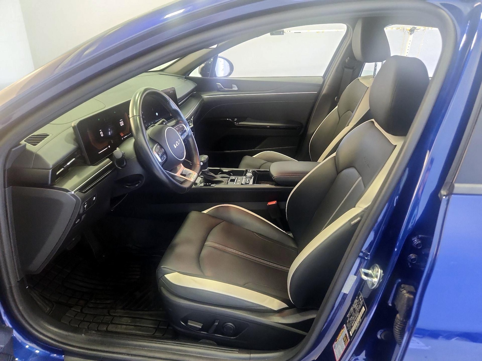 2025 Kia K5 GT-Line - Photo 12