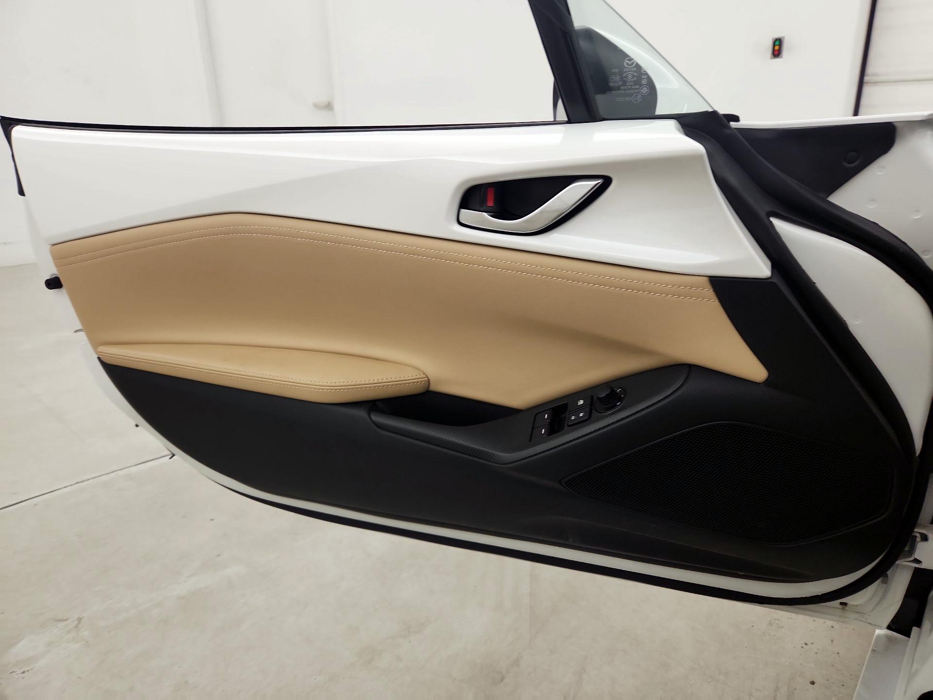 Thumbnail: 2025 Mazda MX-5 Miata - 12